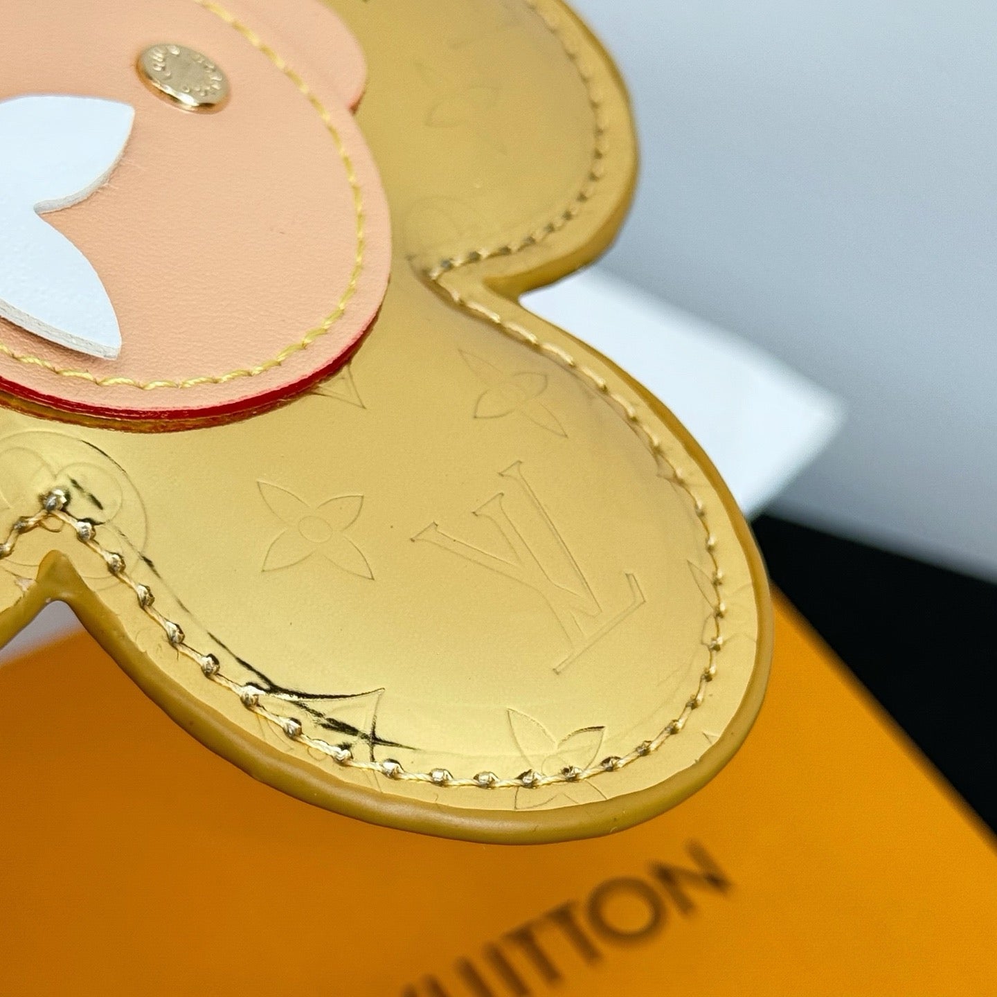 루이비통 비비엔 헤드 모노그램 미러 키 홀더