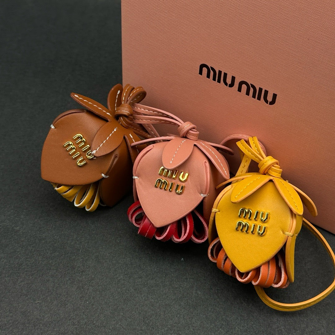 미우미우 가죽 키링