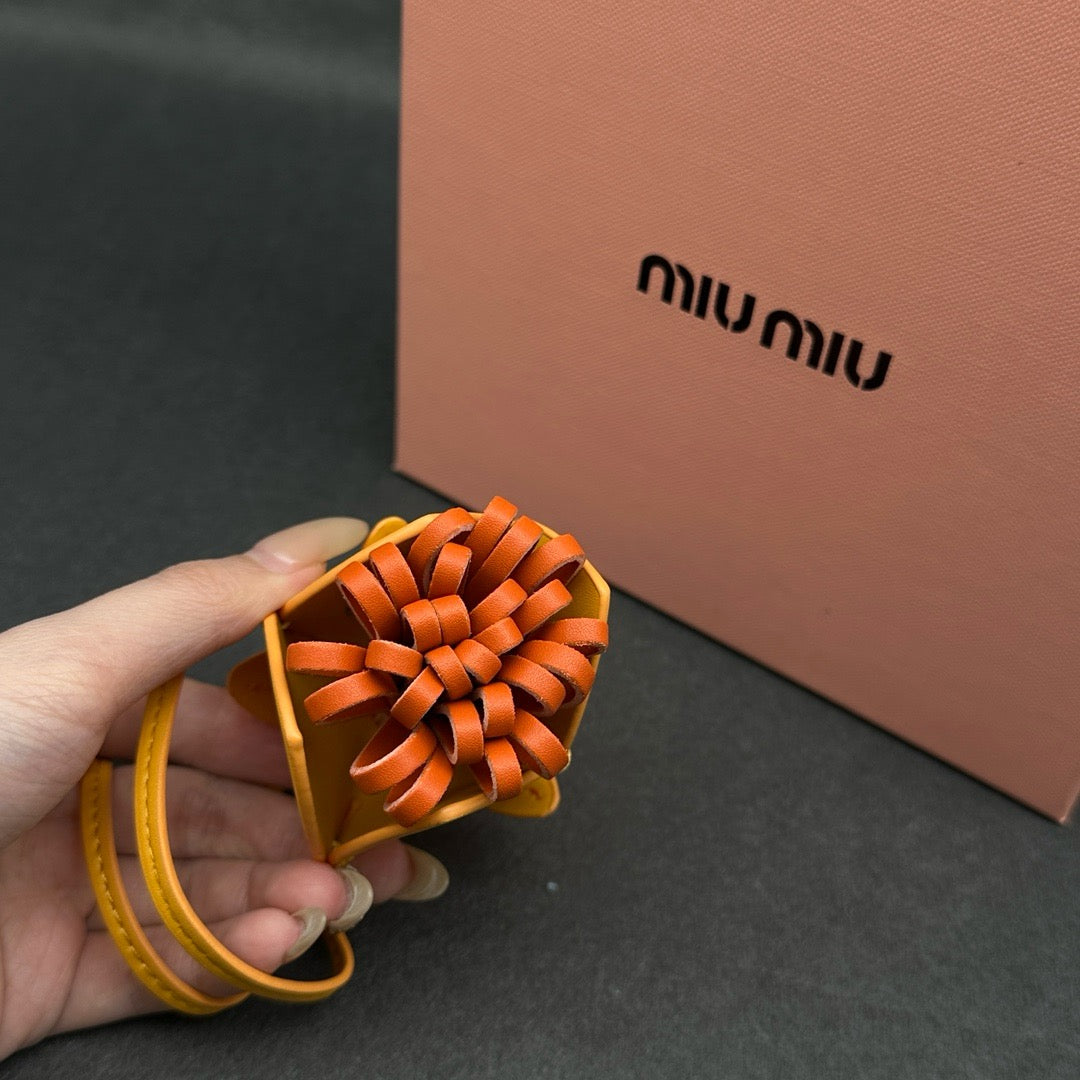 미우미우 가죽 키링