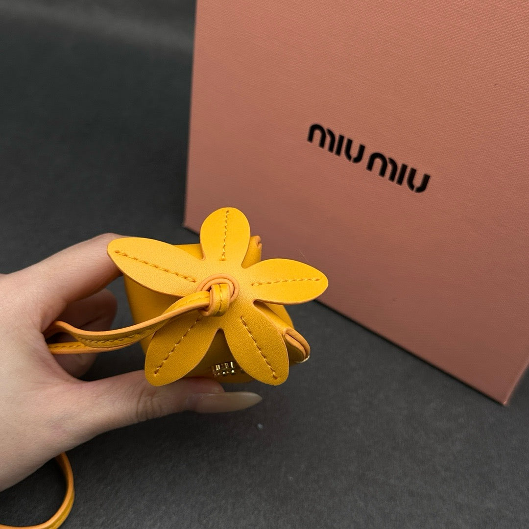 미우미우 가죽 키링