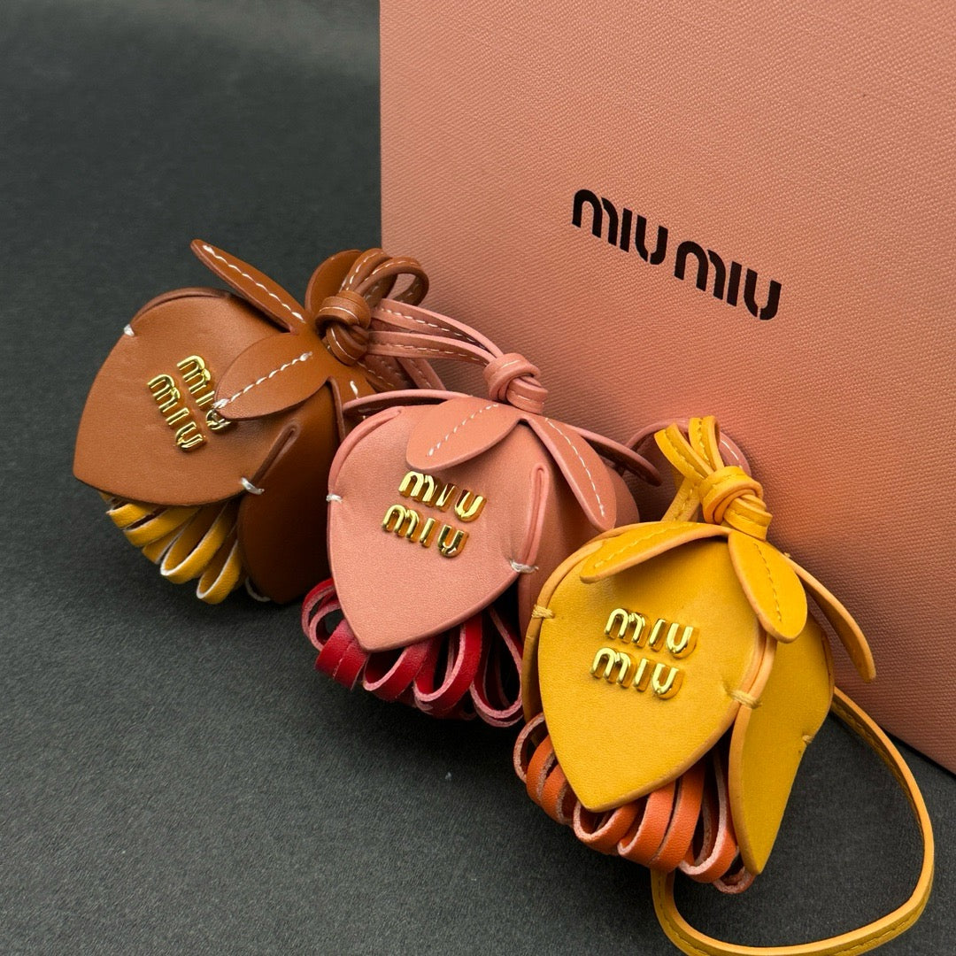 미우미우 가죽 키링