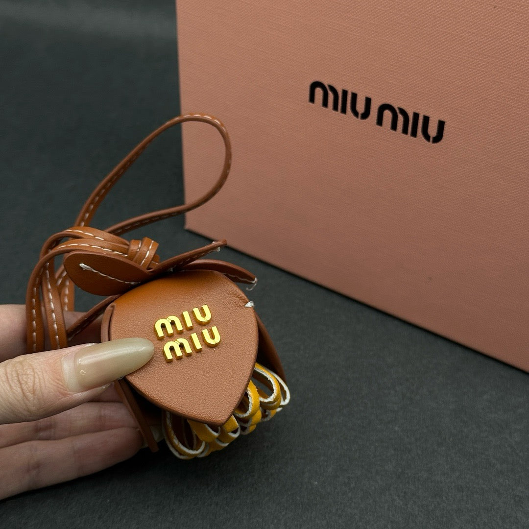 미우미우 가죽 키링