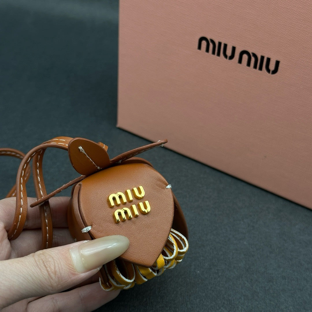 미우미우 가죽 키링