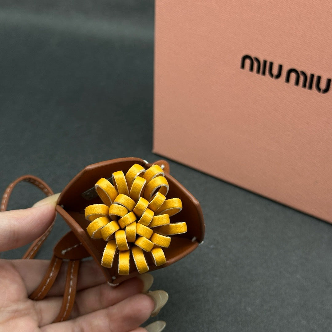 미우미우 가죽 키링