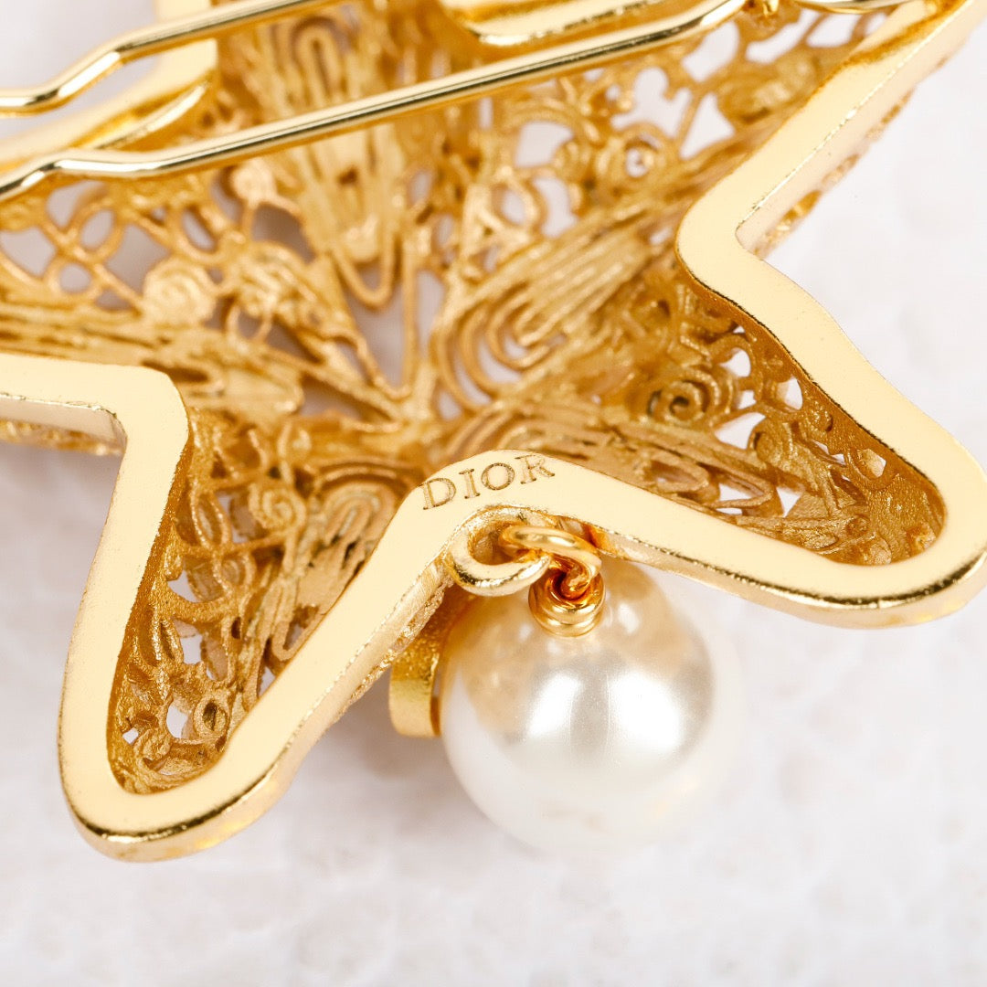디올 브로치