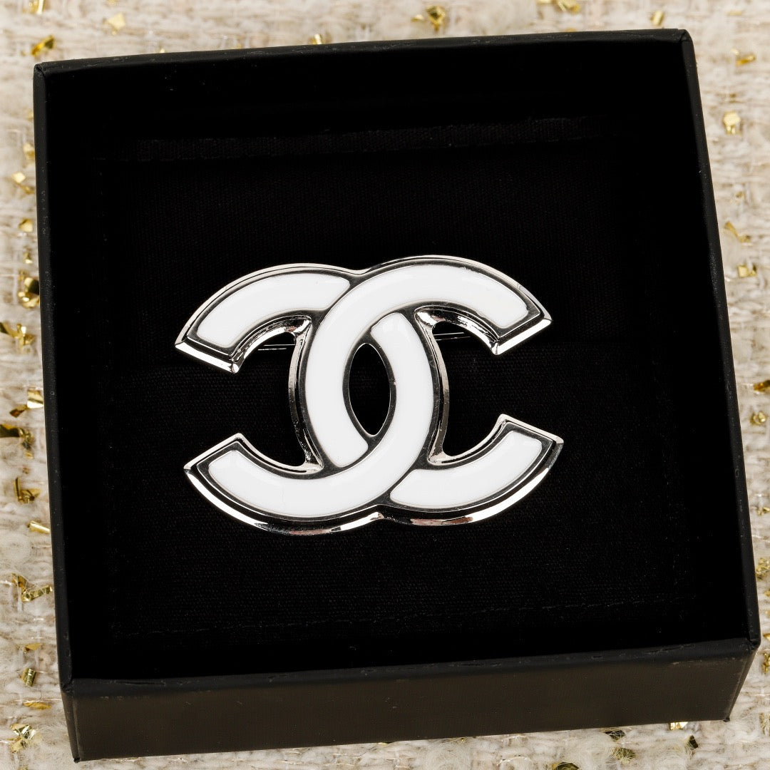 샤넬 브로치