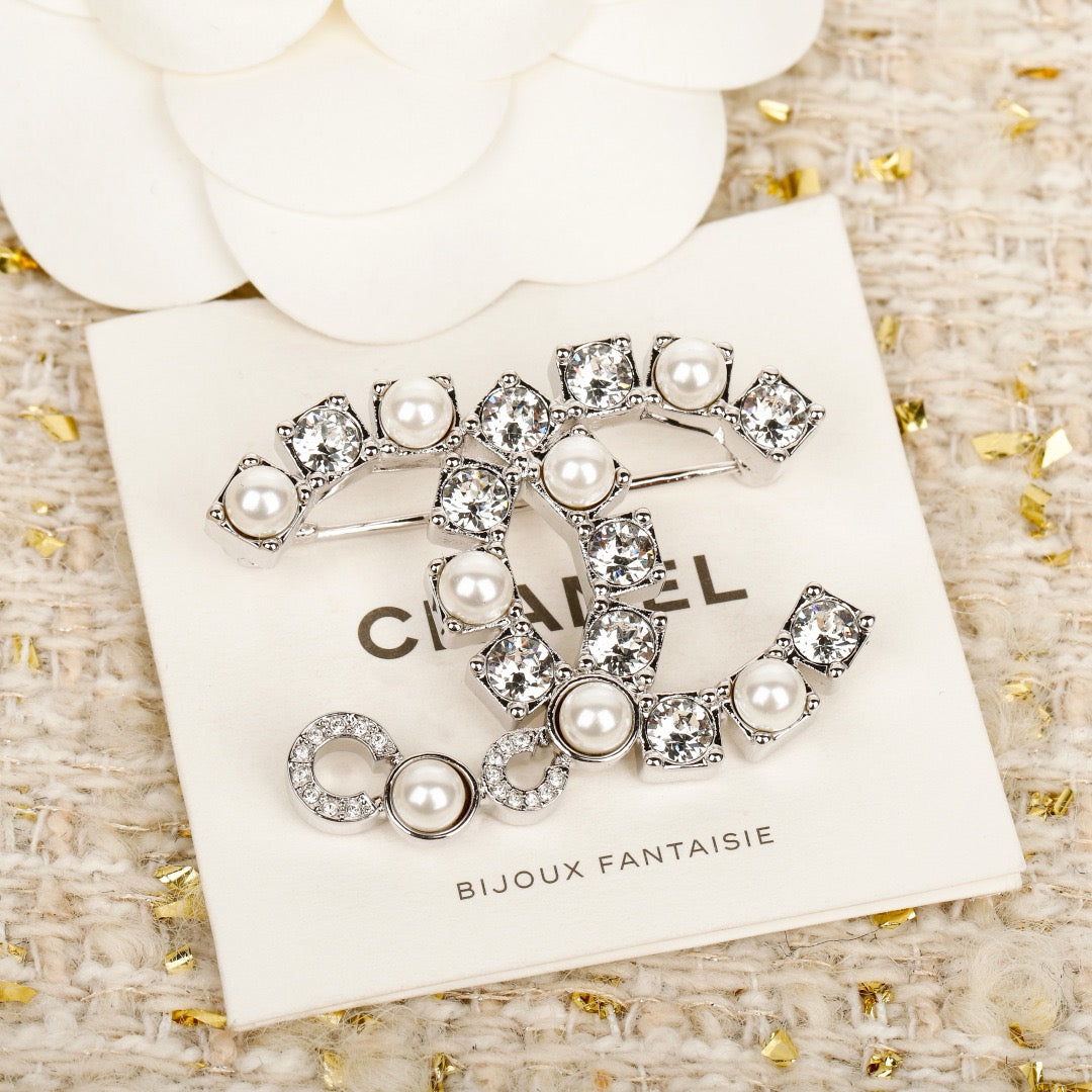 샤넬 브로치