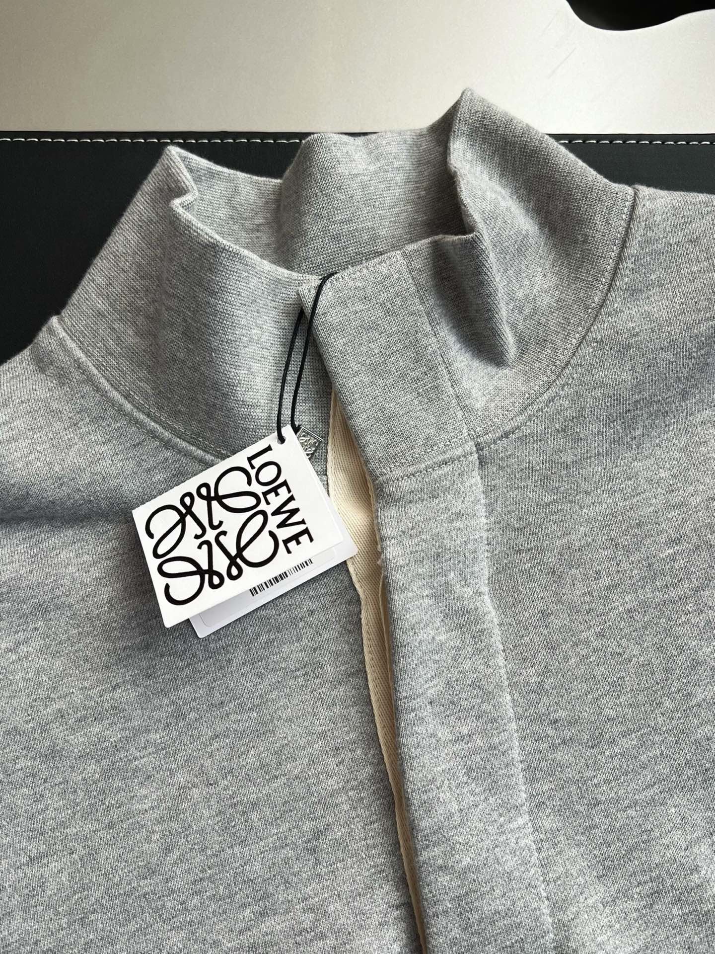 로에베 하이넥 스웻셔츠