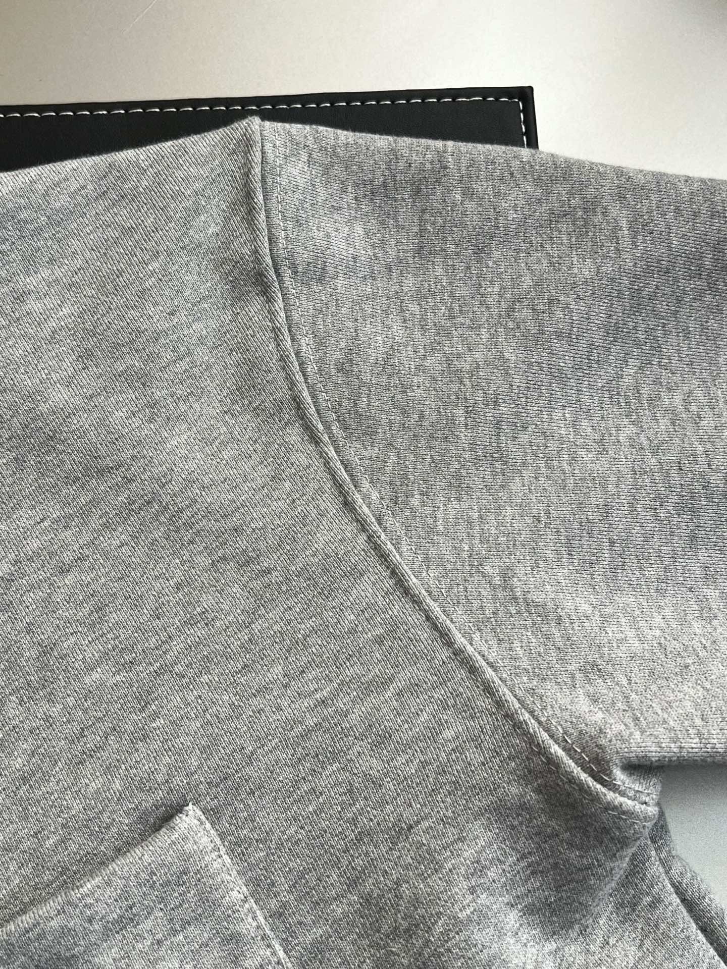 로에베 하이넥 스웻셔츠