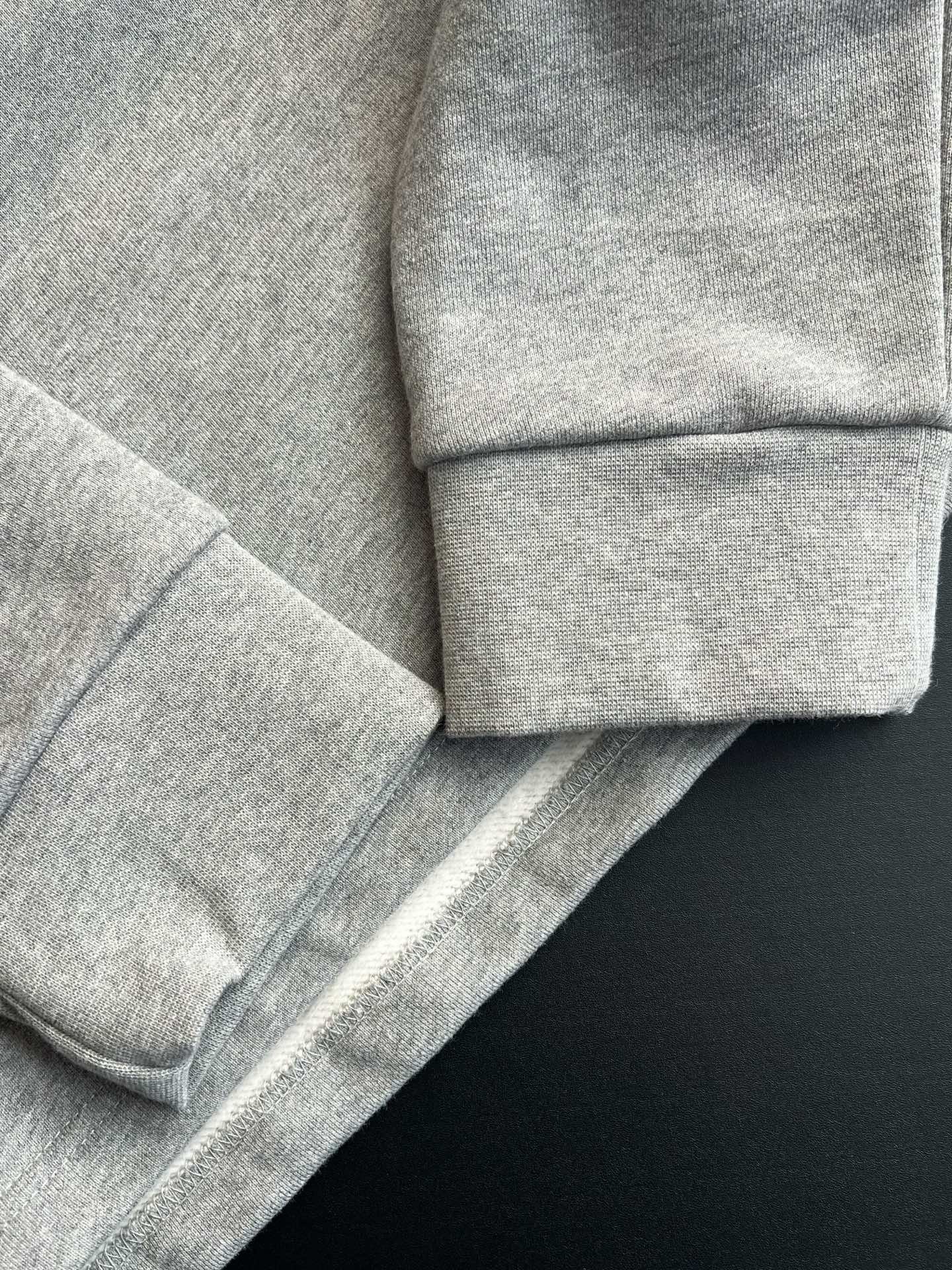 로에베 하이넥 스웻셔츠