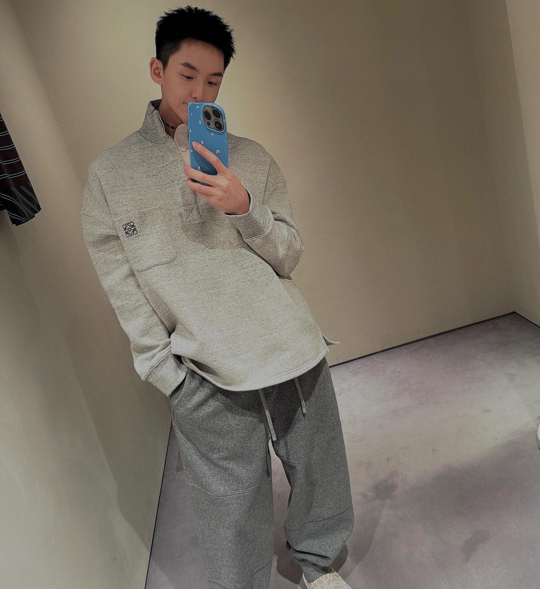 로에베 하이넥 스웻셔츠