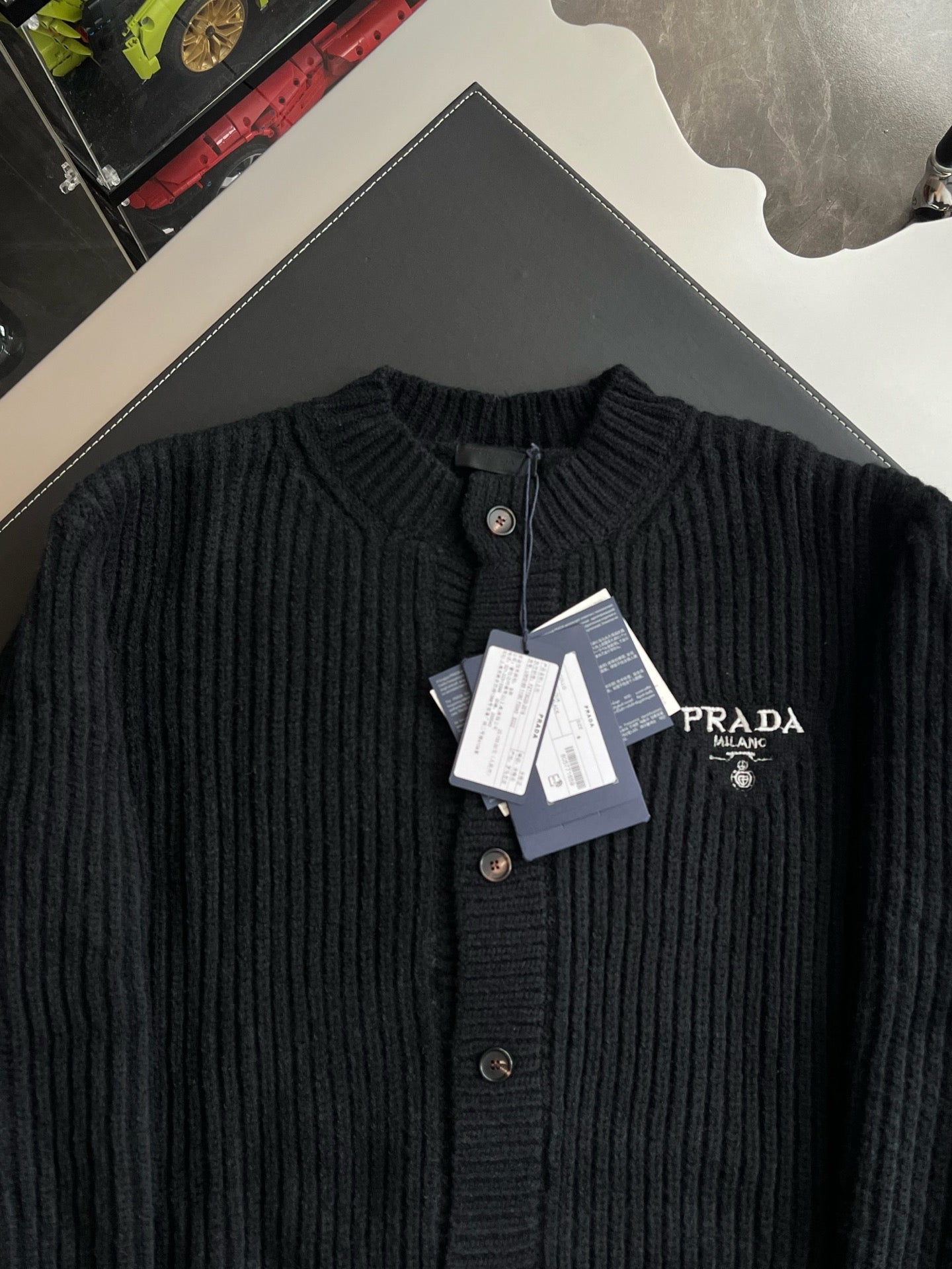 프라다 니트 가디건