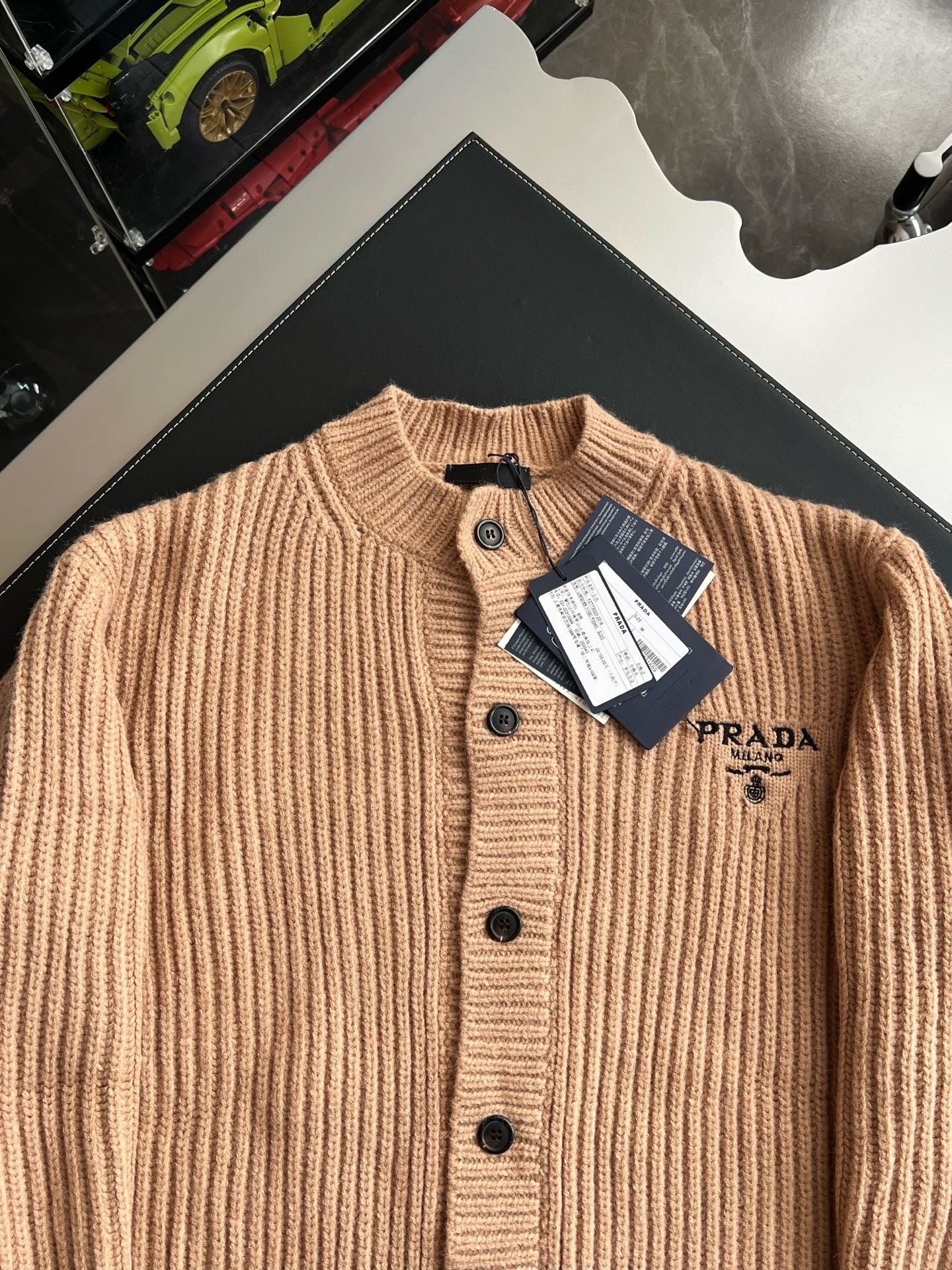 프라다 니트 가디건