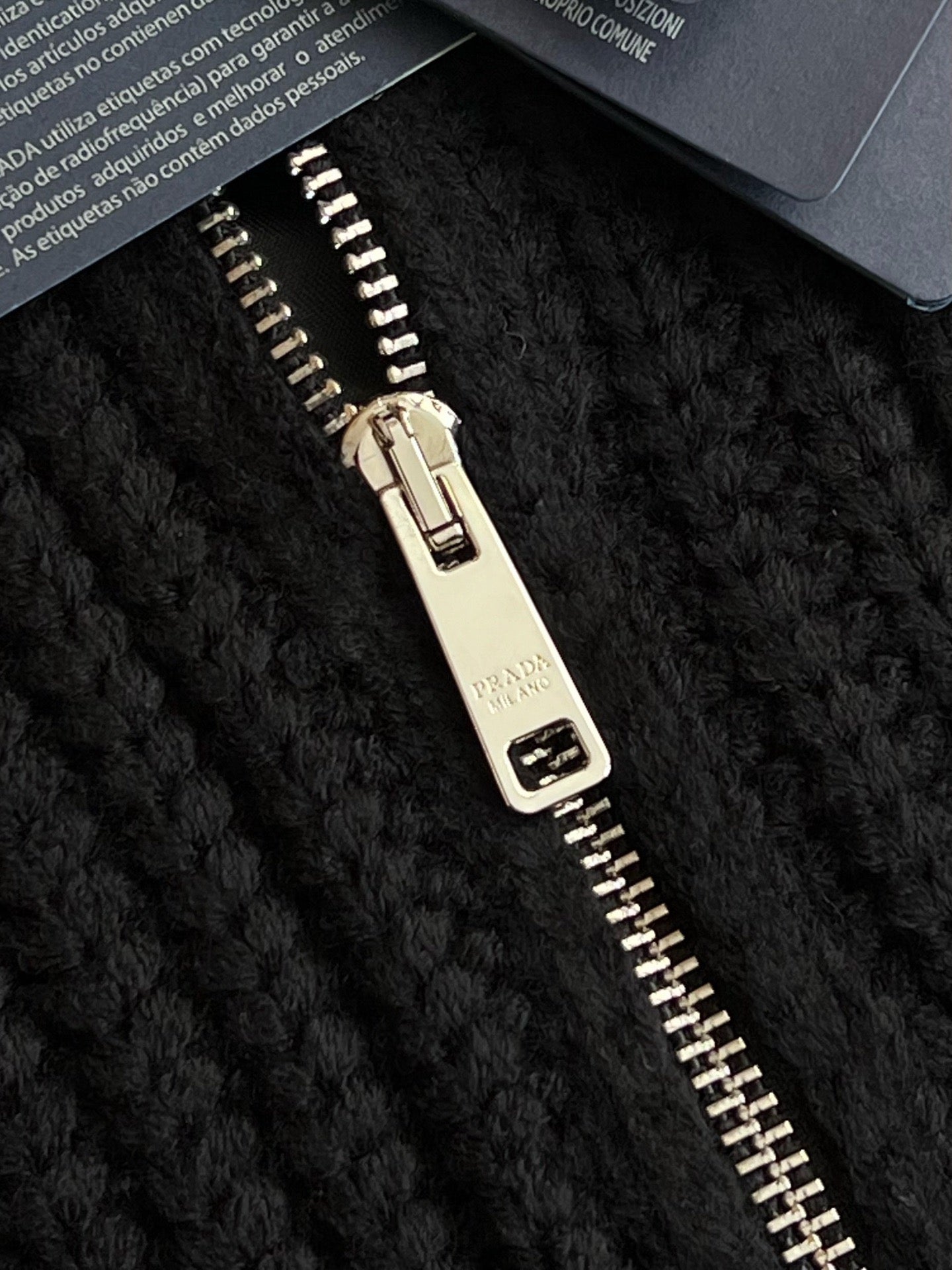 프라다 하이 넥 가디건