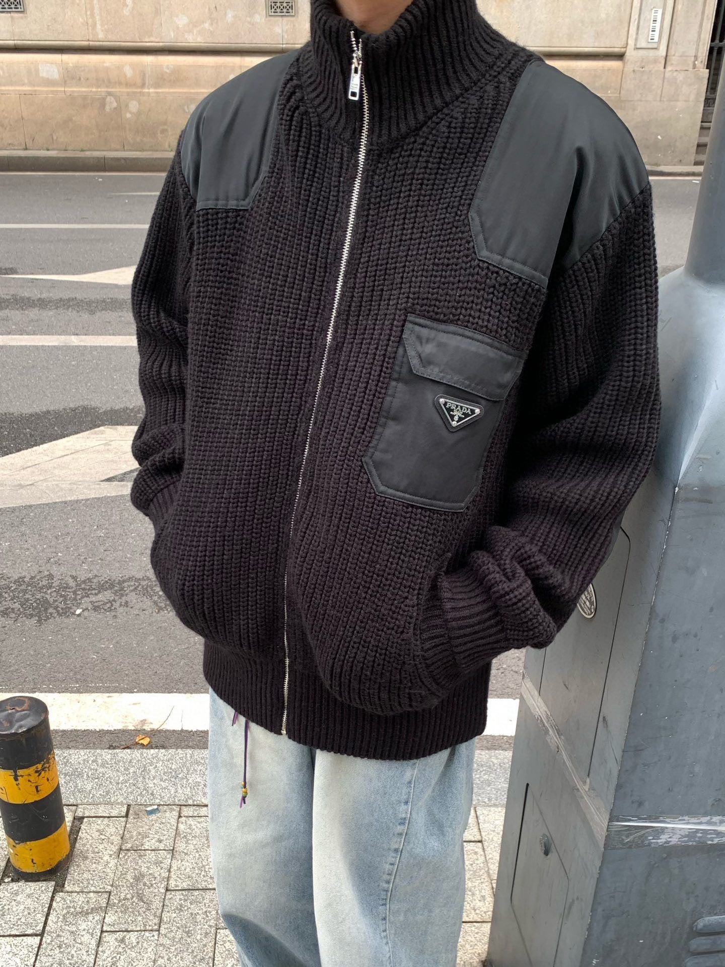 프라다 하이 넥 가디건