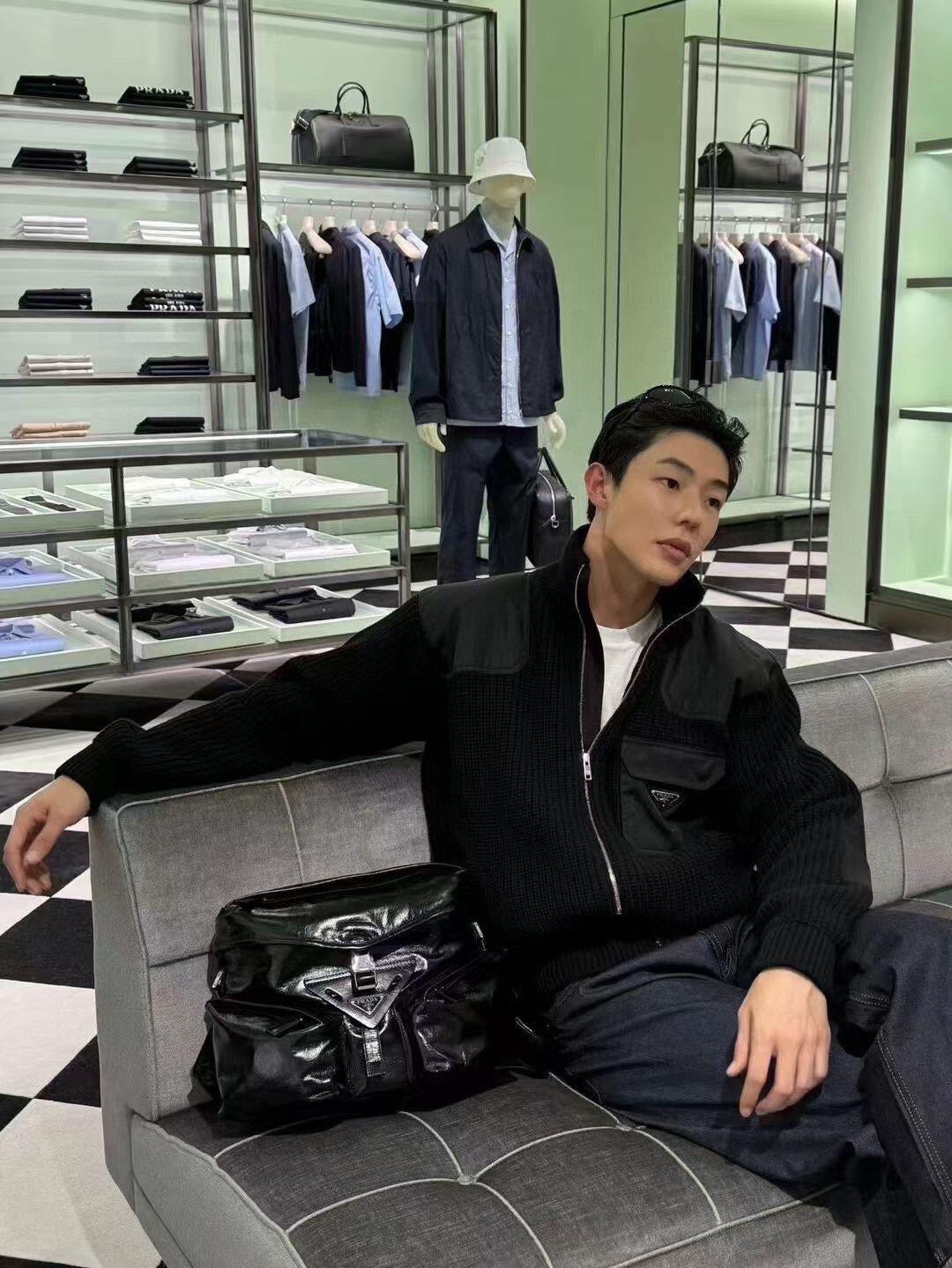 프라다 하이 넥 가디건