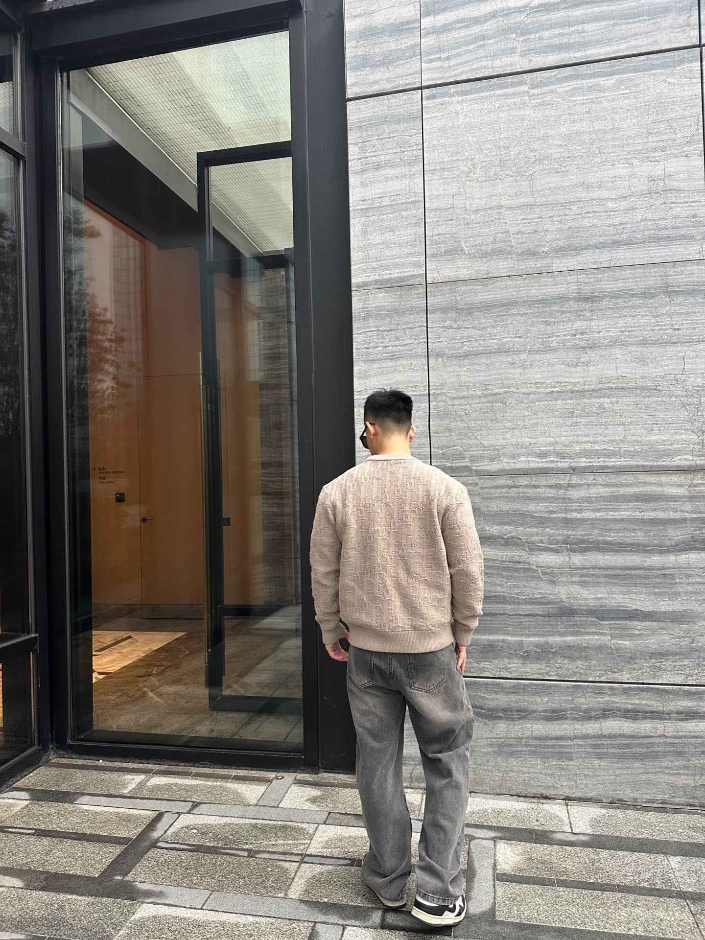 디올 오블리크 크루넥 니트