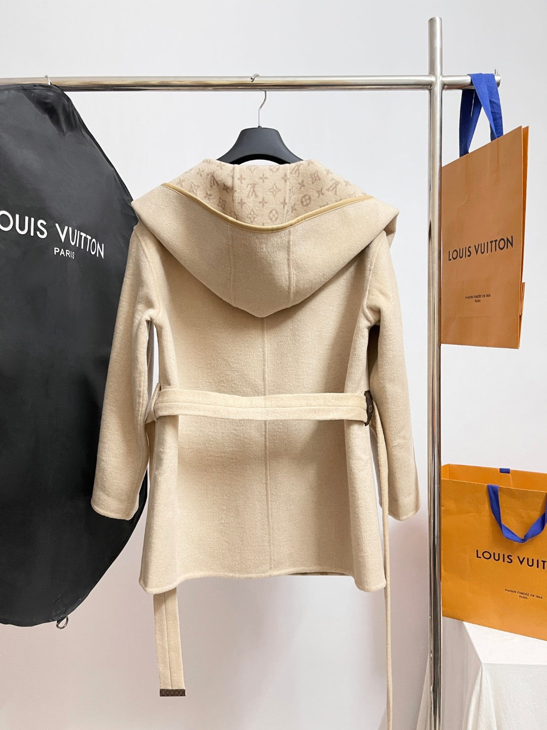 루이비통 모노그램 리버서블 랩 코트