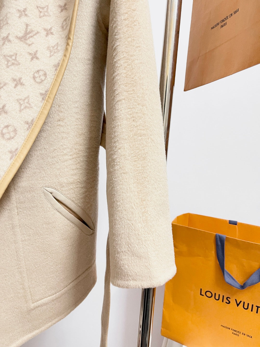 루이비통 모노그램 리버서블 랩 코트