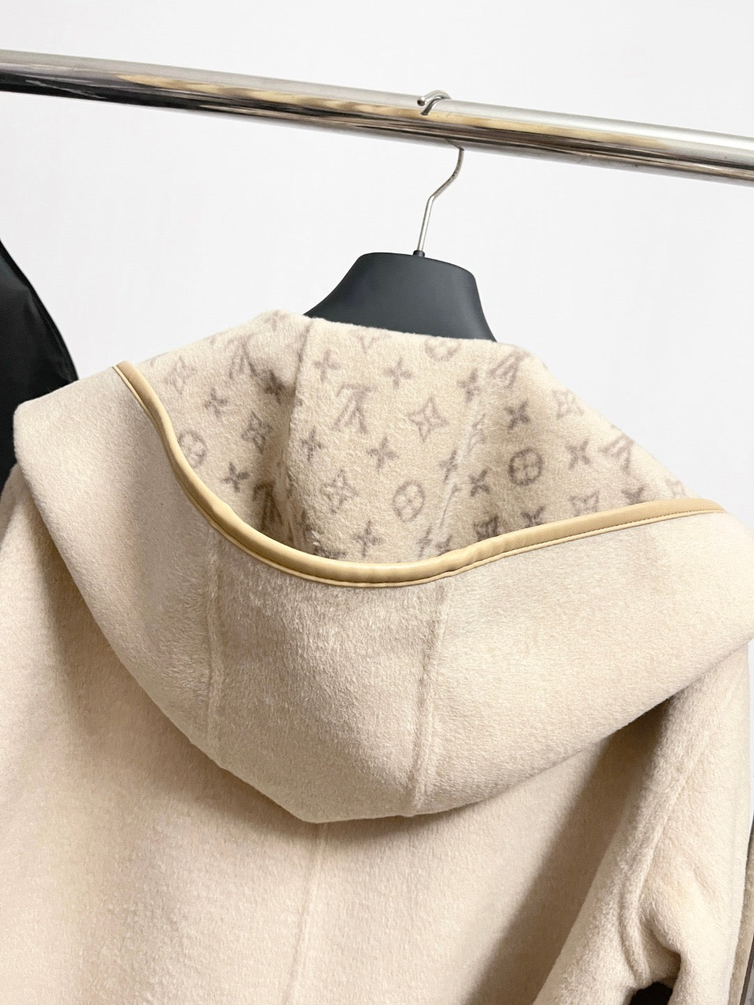 루이비통 모노그램 리버서블 랩 코트