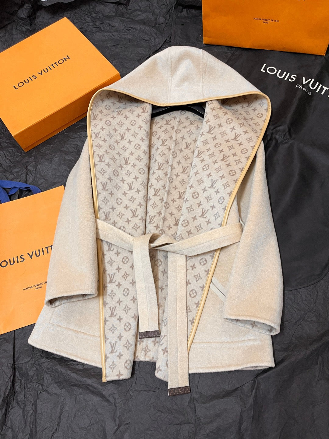 루이비통 모노그램 리버서블 랩 코트