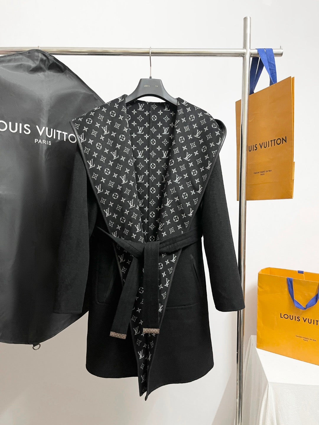 루이비통 후디드 모노그램 코트