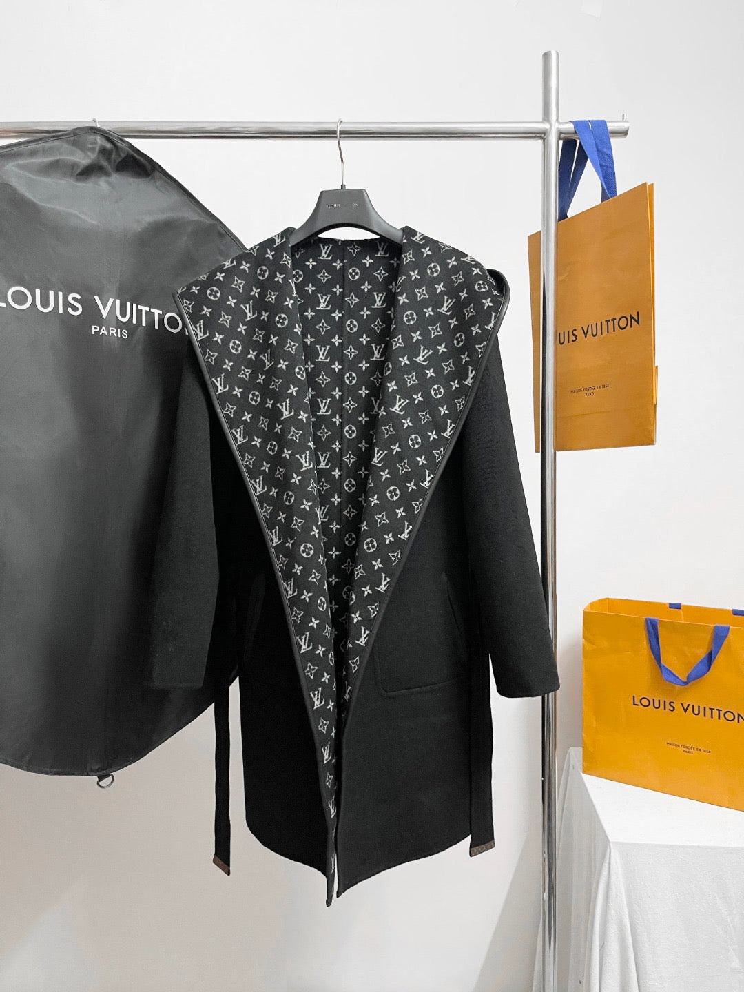 루이비통 후디드 모노그램 코트