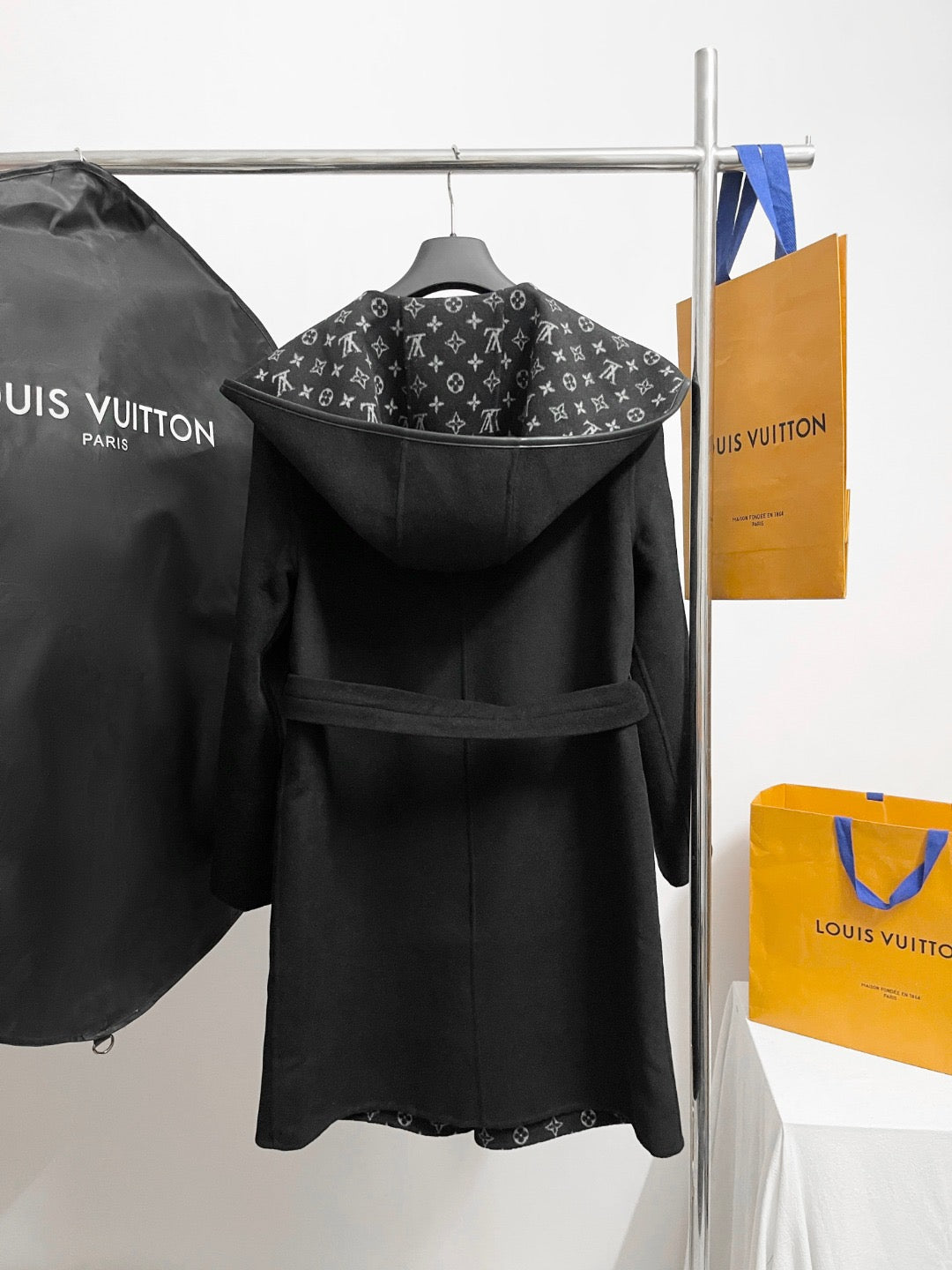 루이비통 후디드 모노그램 코트