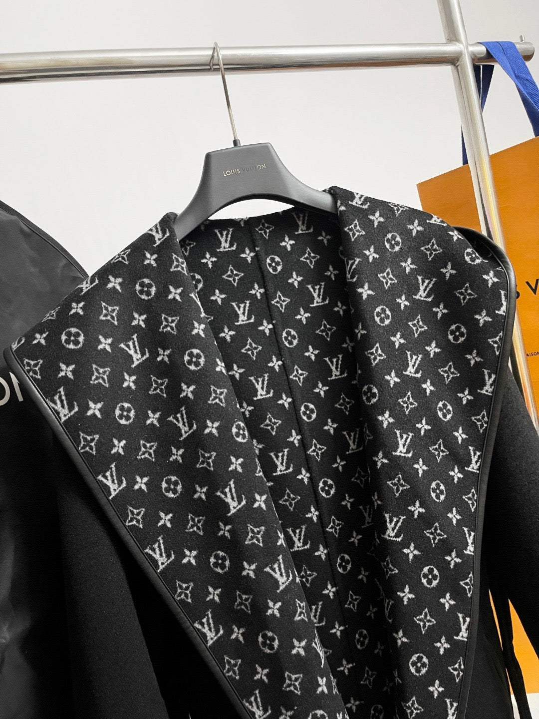 루이비통 후디드 모노그램 코트
