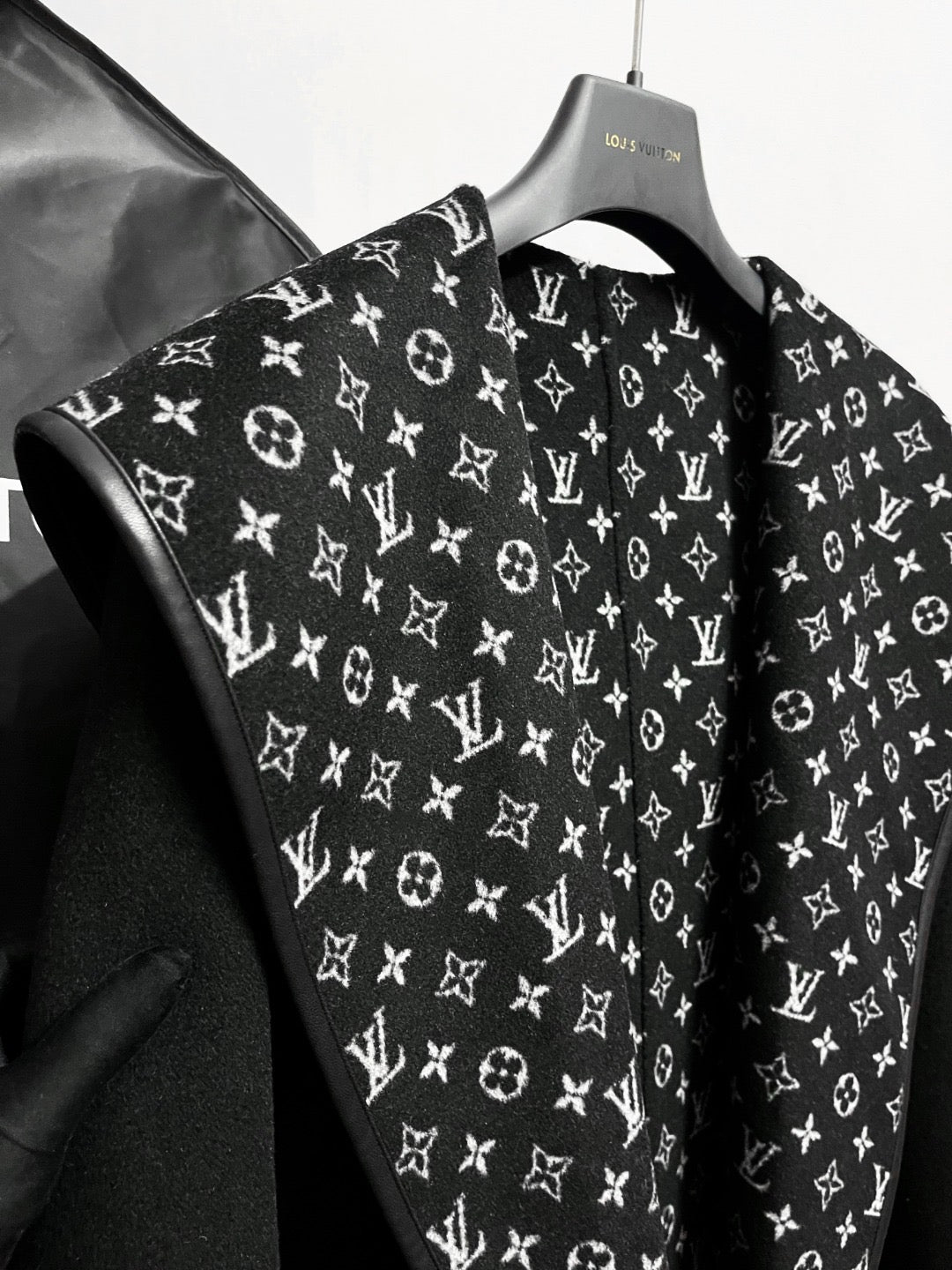 루이비통 후디드 모노그램 코트