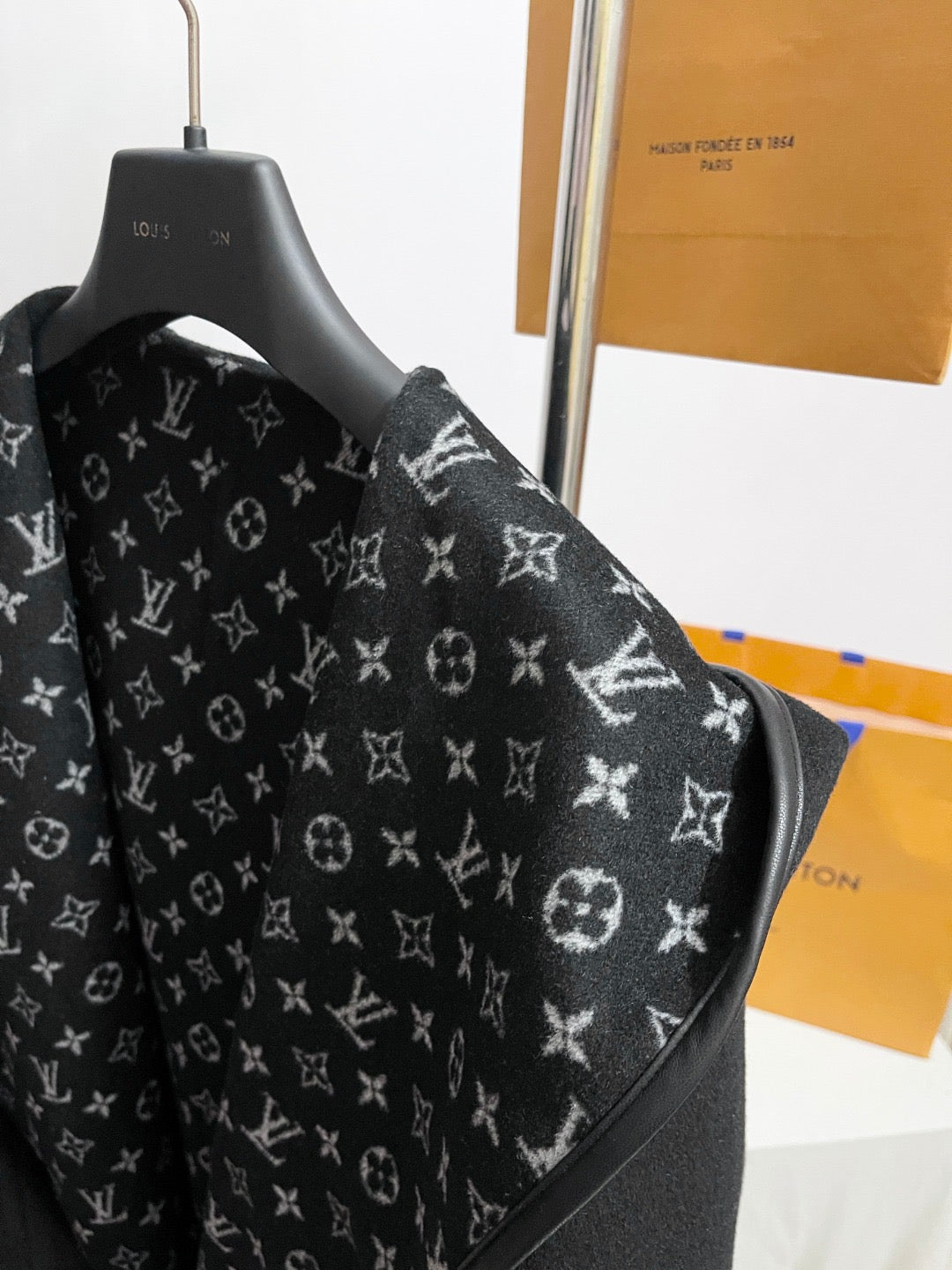 루이비통 후디드 모노그램 코트