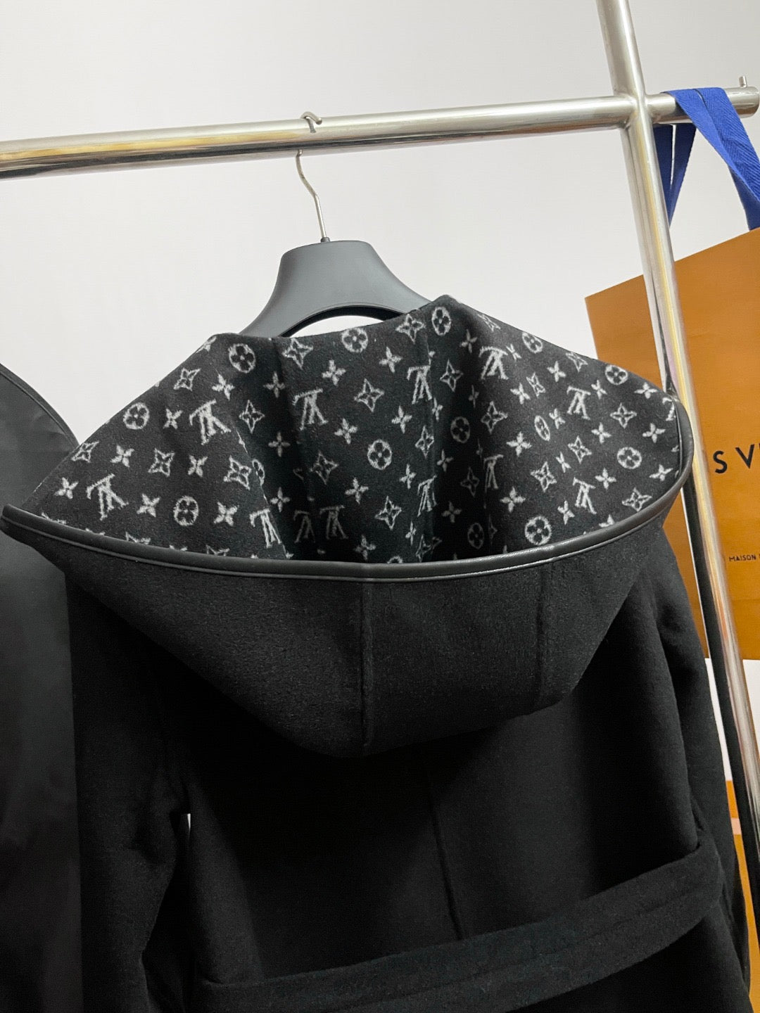 루이비통 후디드 모노그램 코트