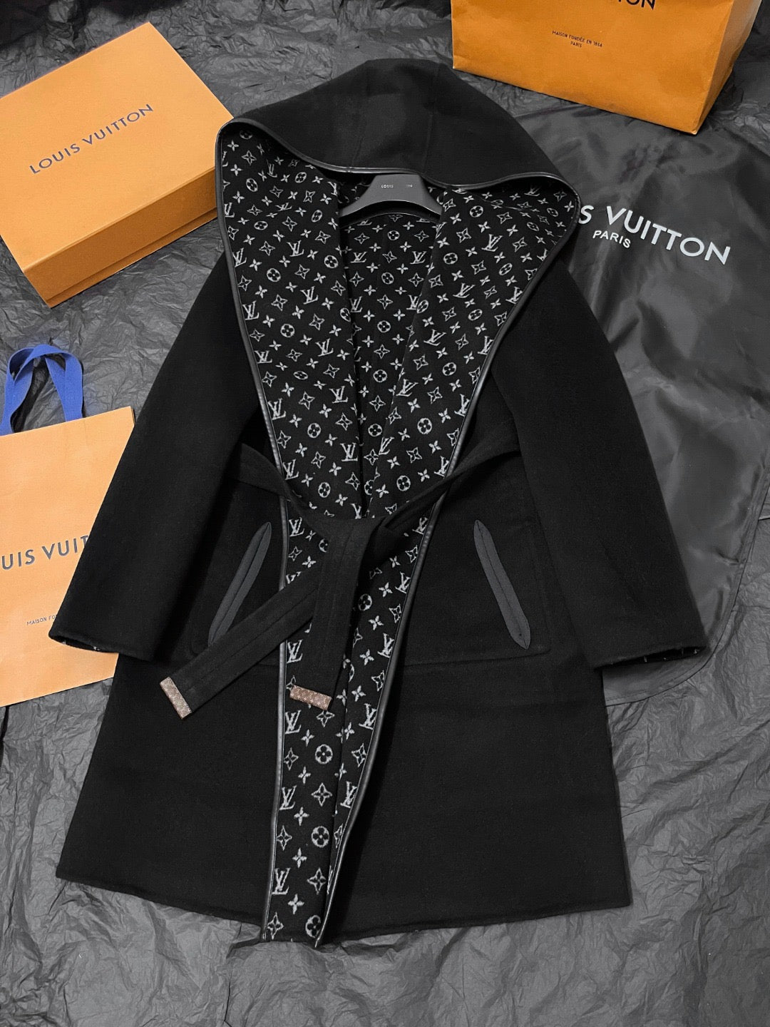루이비통 후디드 모노그램 코트