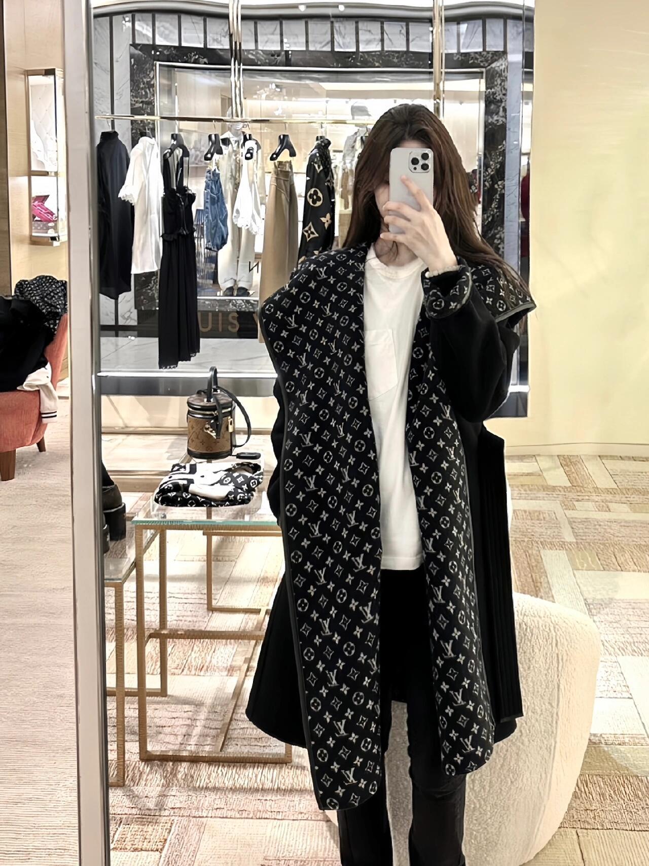 루이비통 후디드 모노그램 코트