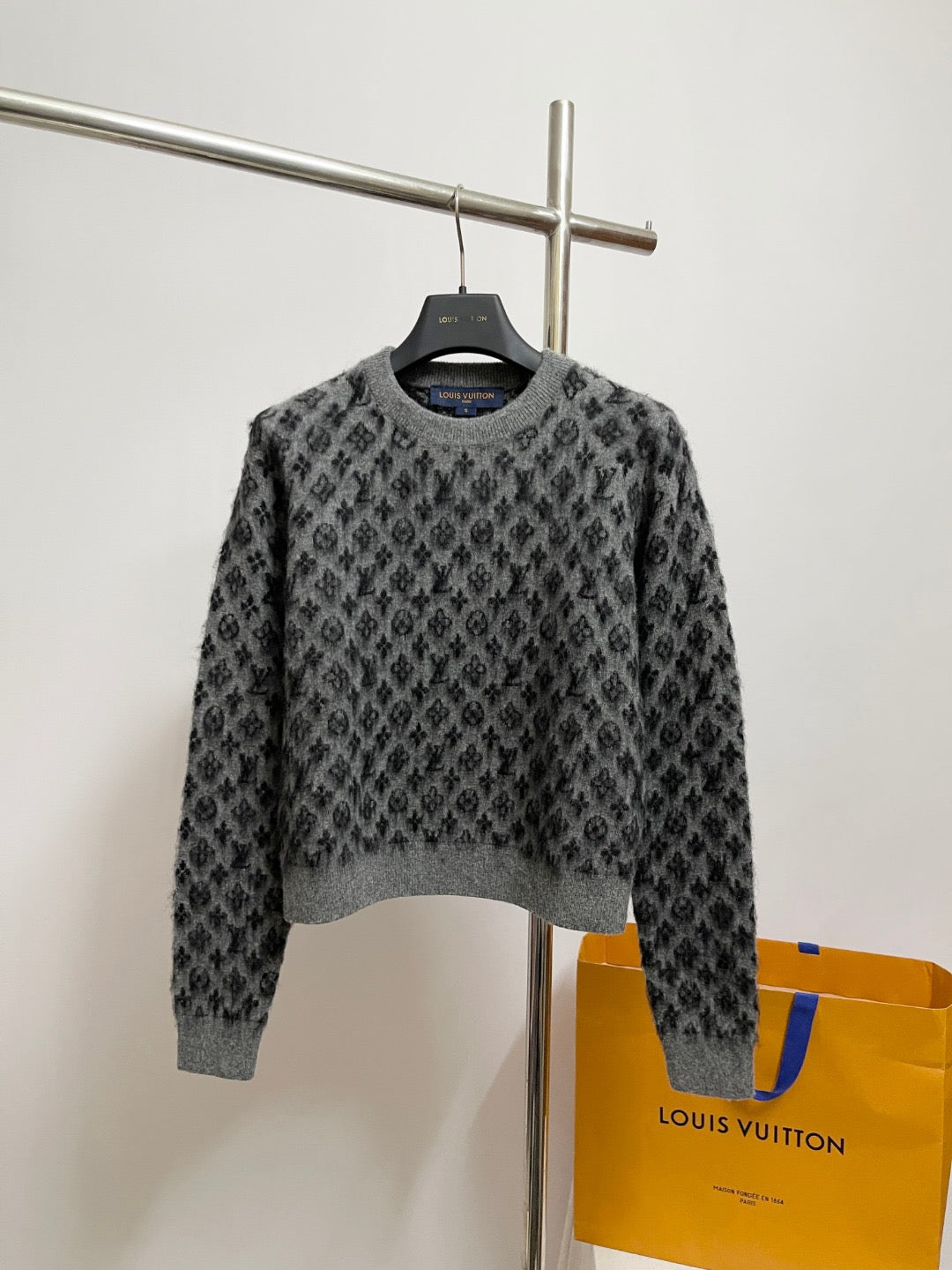 루이비통 브러시드 모노그램 풀오버