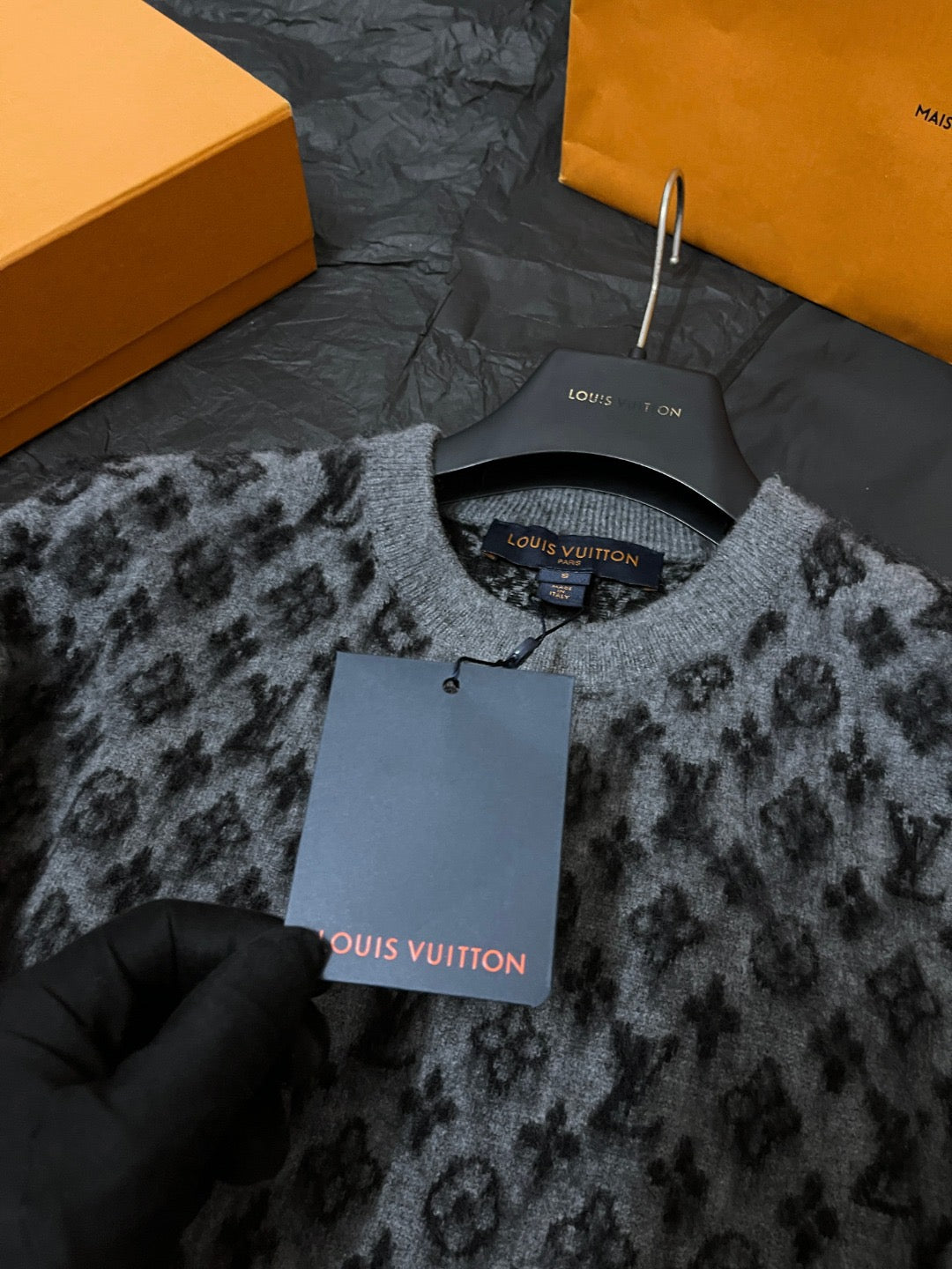 루이비통 브러시드 모노그램 풀오버