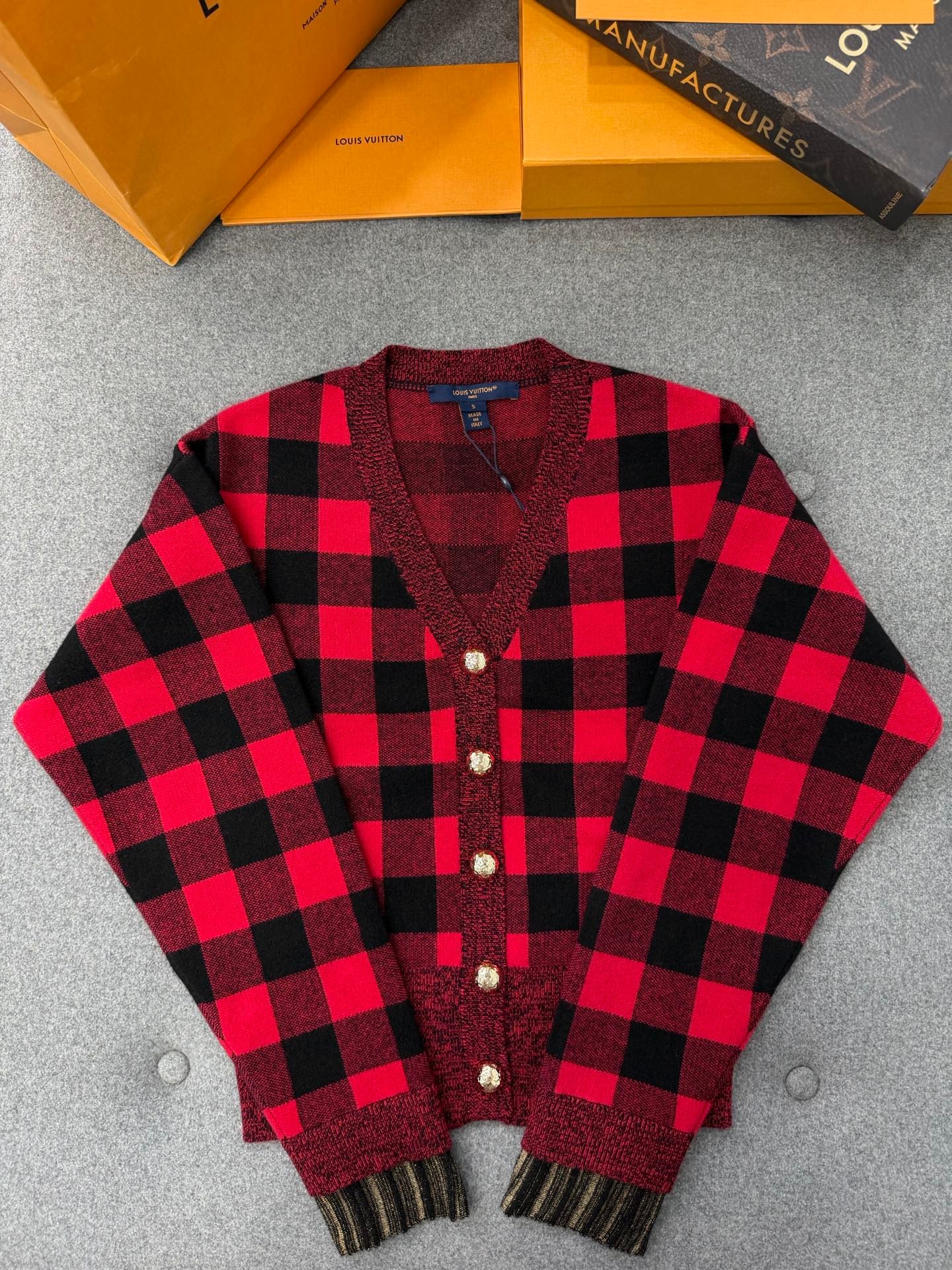 루이비통 그래픽 체크 니트 가디건