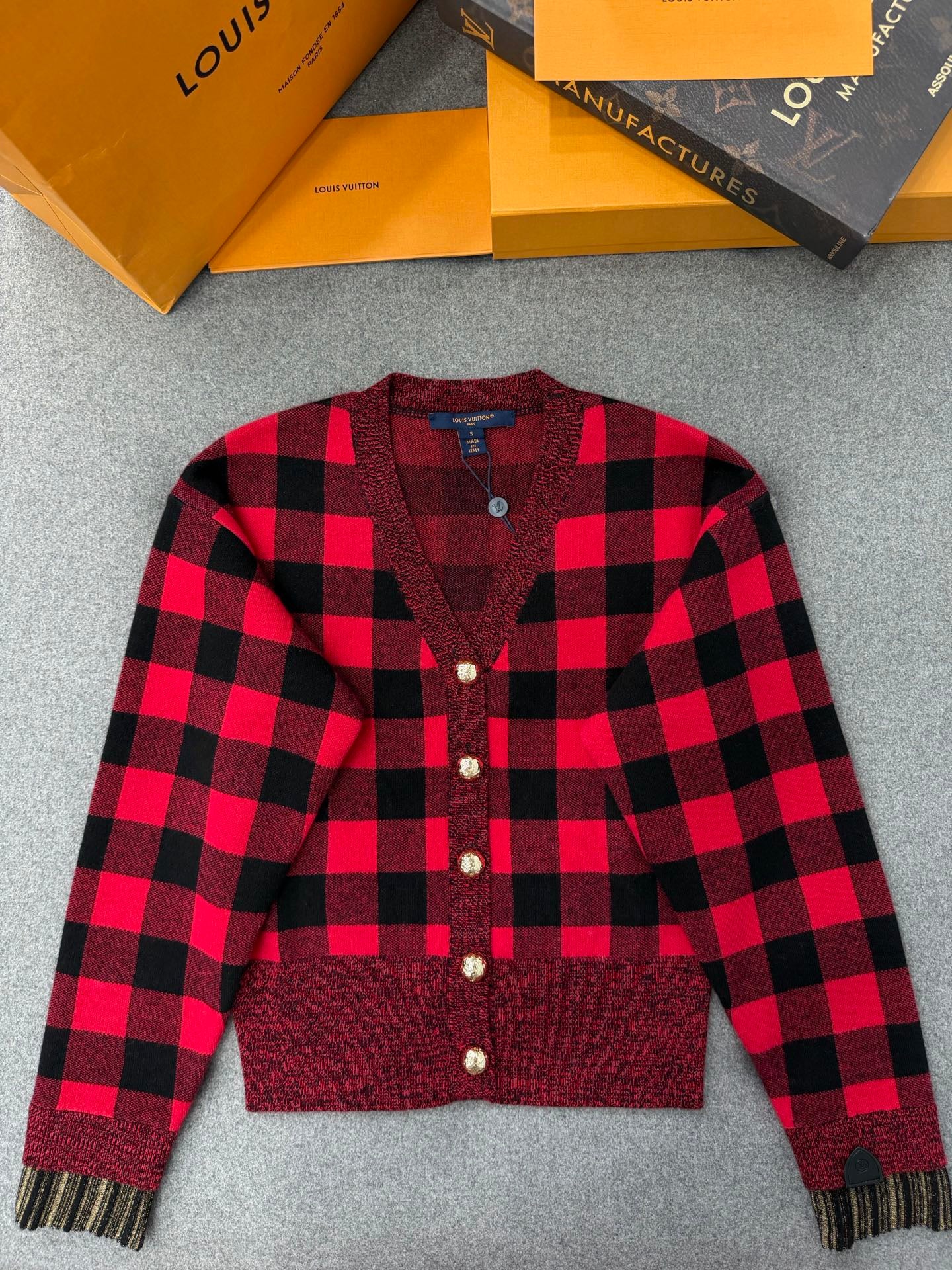루이비통 그래픽 체크 니트 가디건