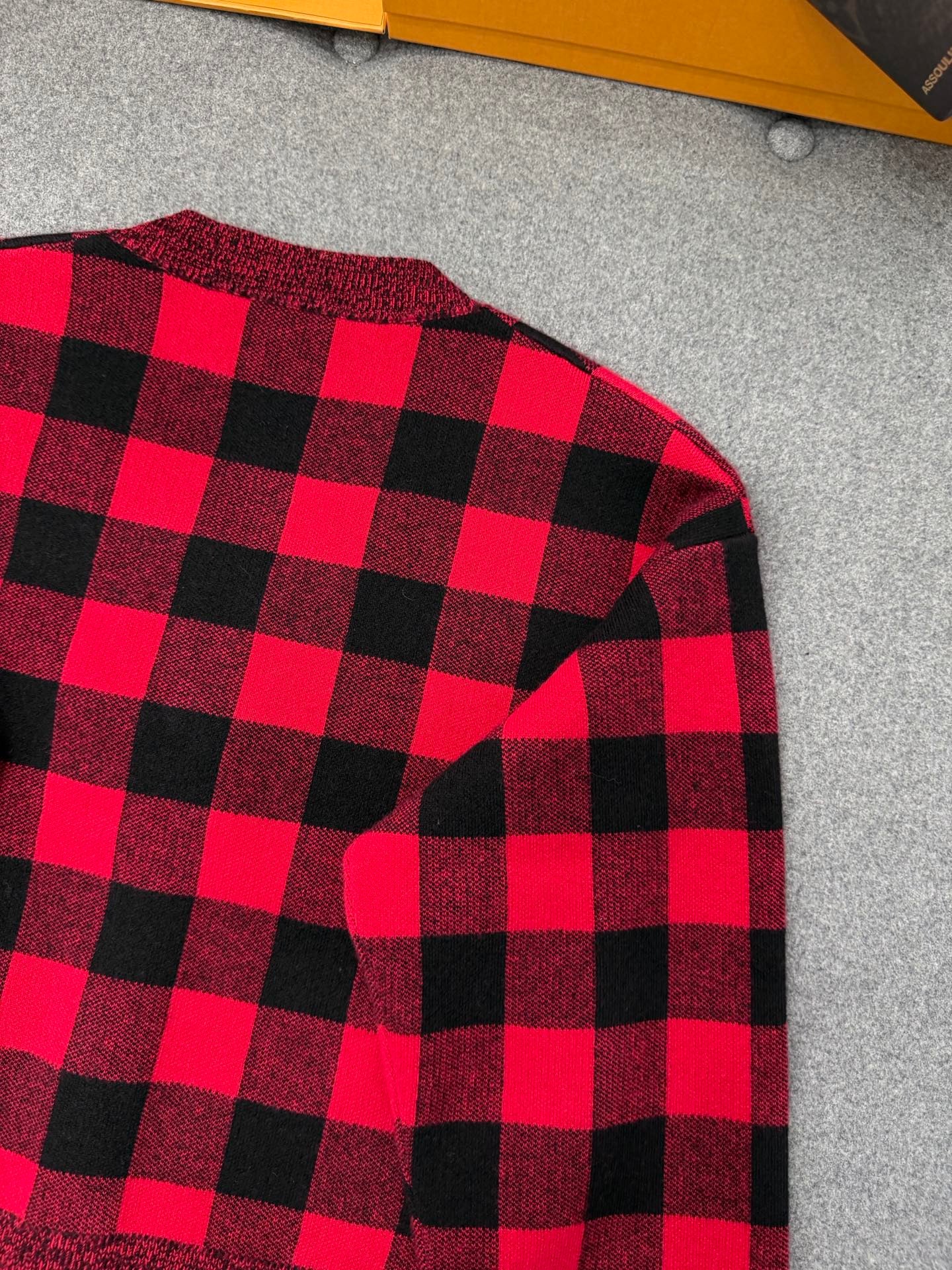 루이비통 그래픽 체크 니트 가디건