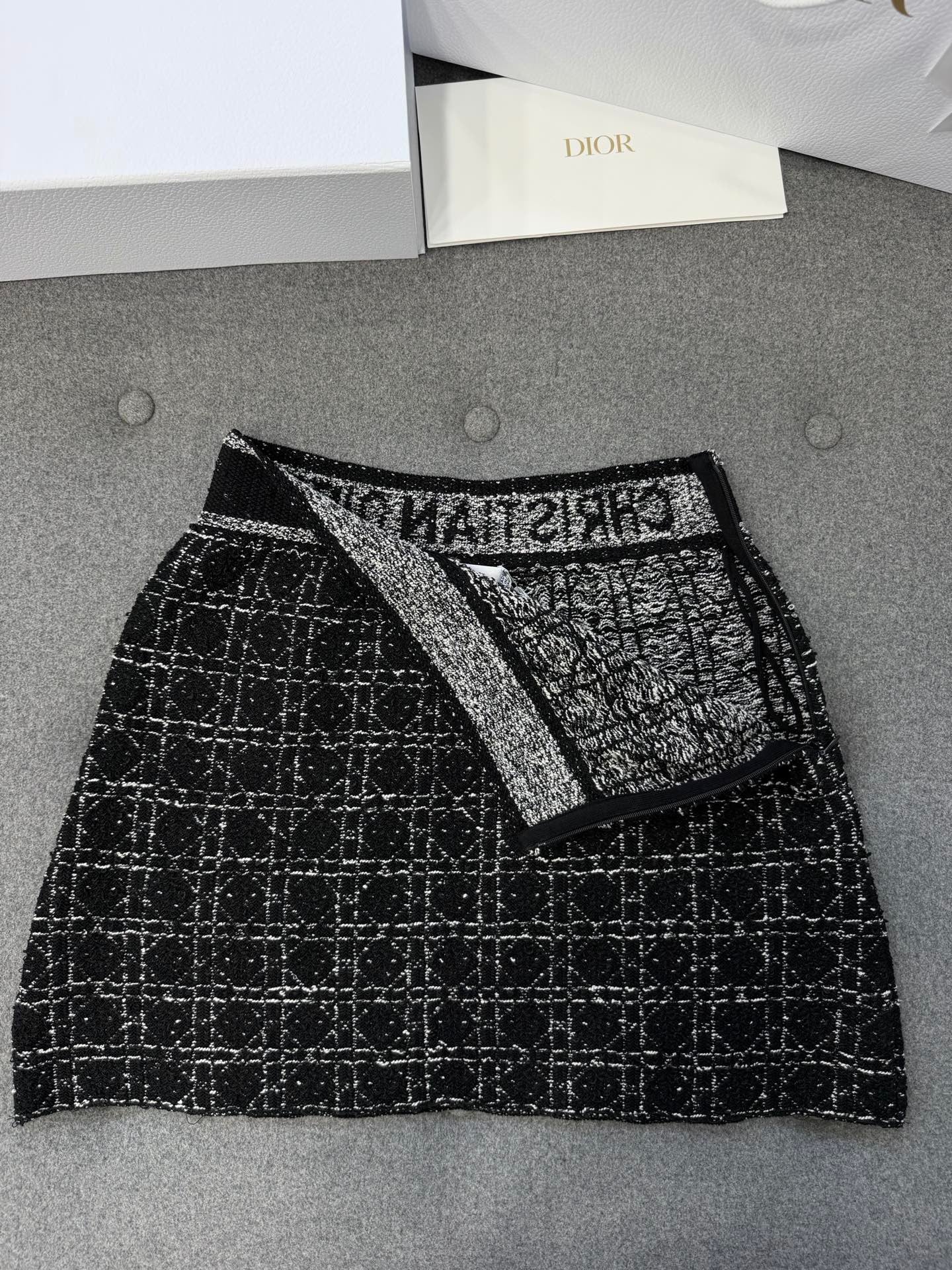 디올 매크로 까나쥬 재킷 블랙 앤 화이트 테크니컬 코튼 트위드