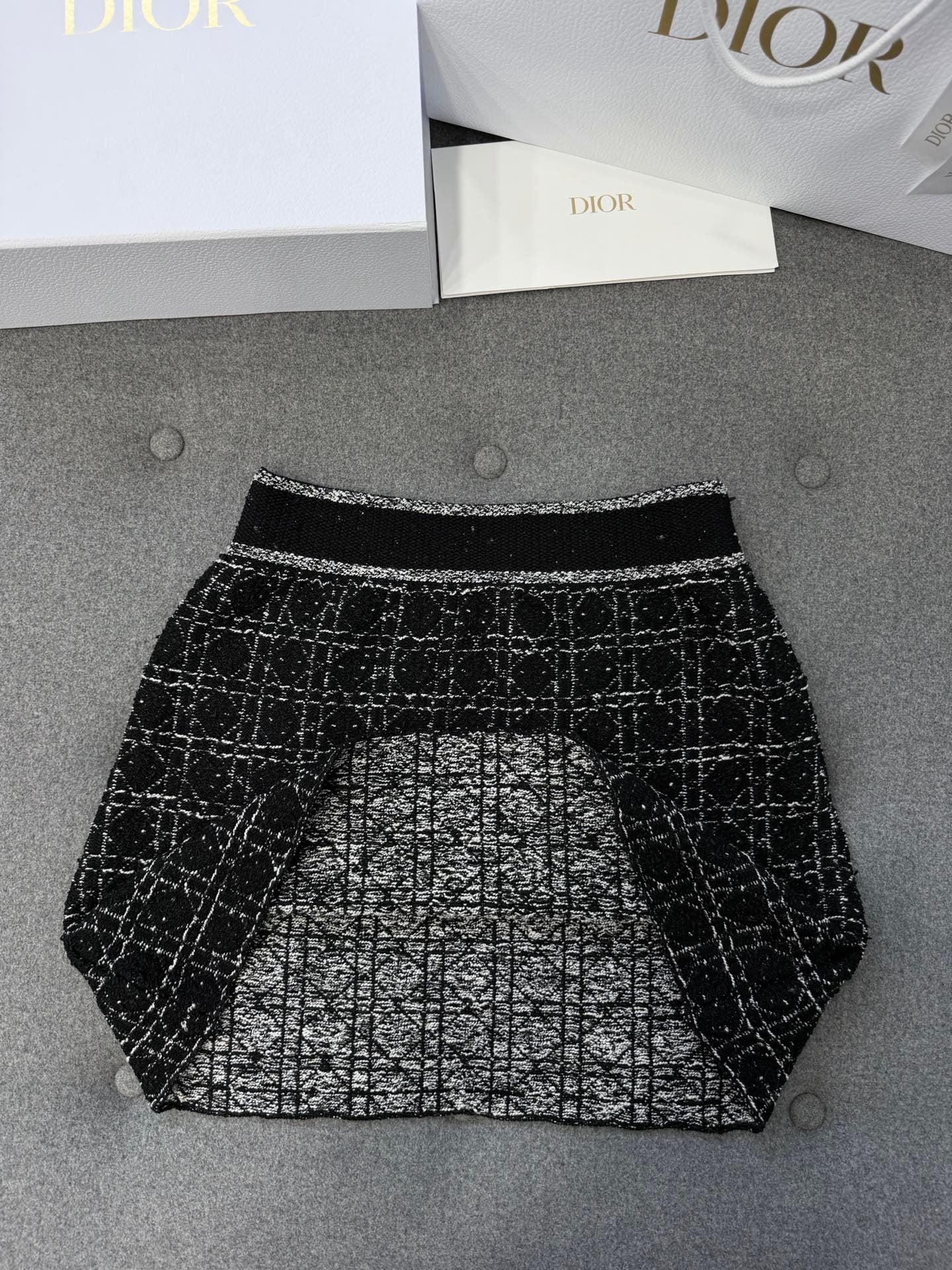 디올 매크로 까나쥬 재킷 블랙 앤 화이트 테크니컬 코튼 트위드