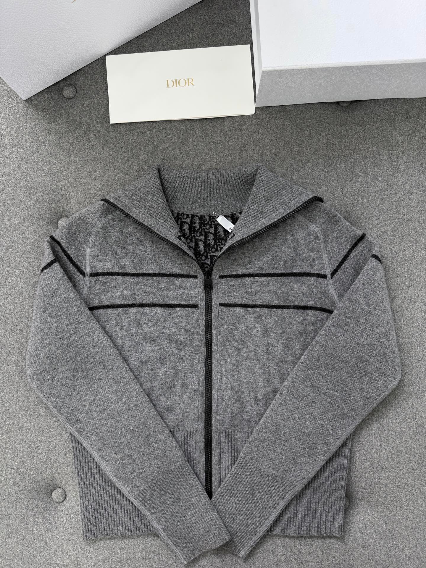 디올 오블리크 캐시미어 리버시블 가디건