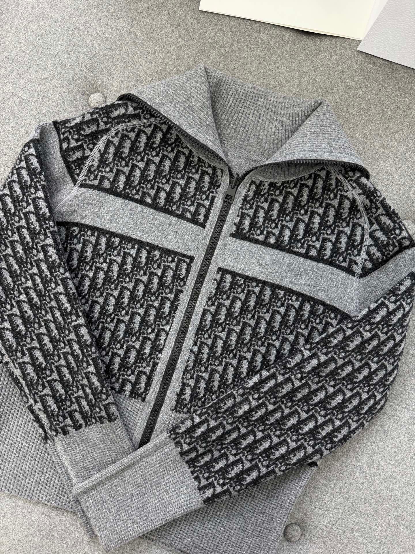 디올 오블리크 캐시미어 리버시블 가디건