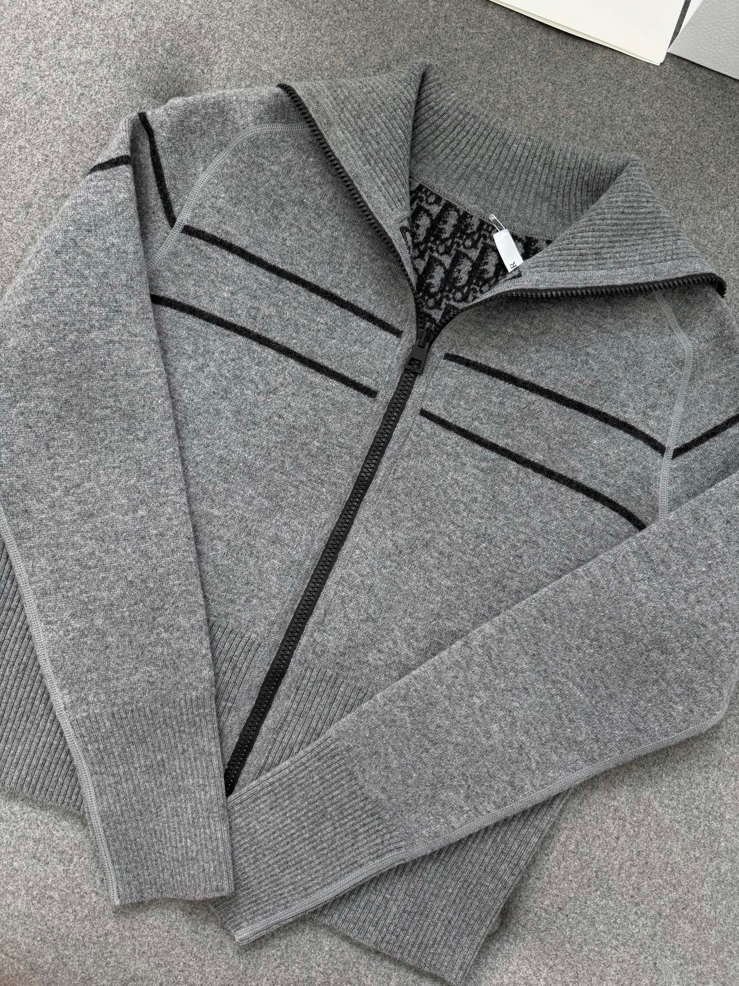 디올 오블리크 캐시미어 리버시블 가디건