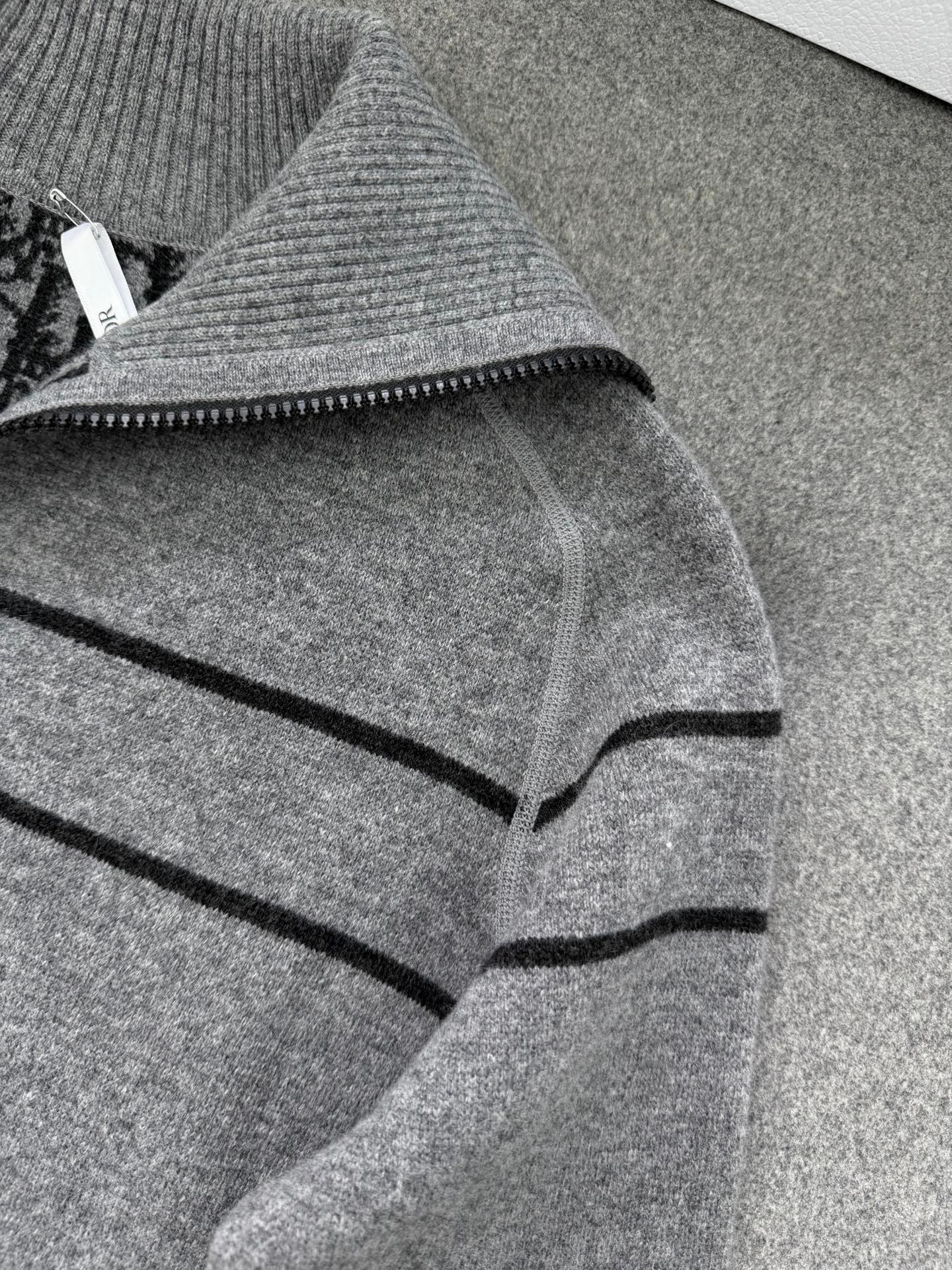 디올 오블리크 캐시미어 리버시블 가디건