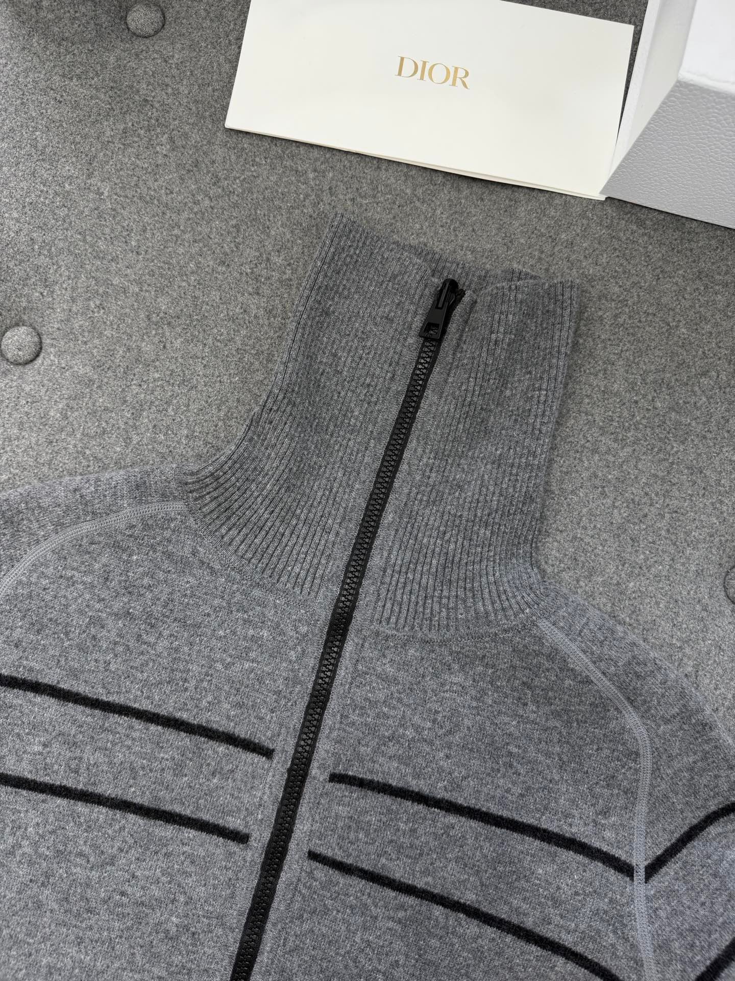 디올 오블리크 캐시미어 리버시블 가디건