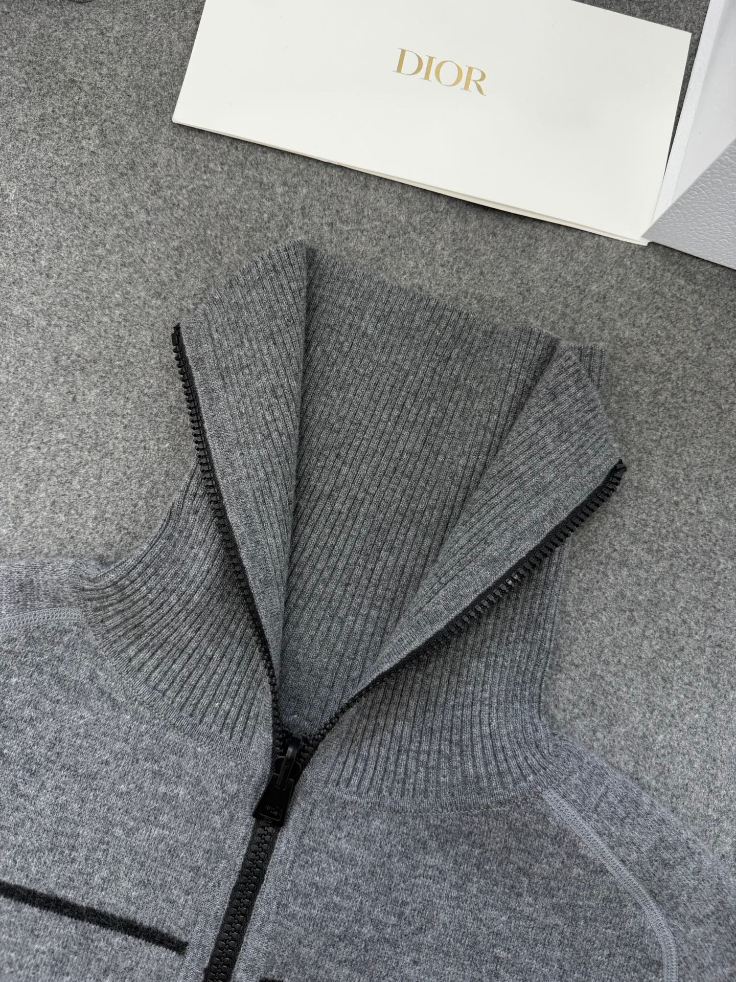 디올 오블리크 캐시미어 리버시블 가디건