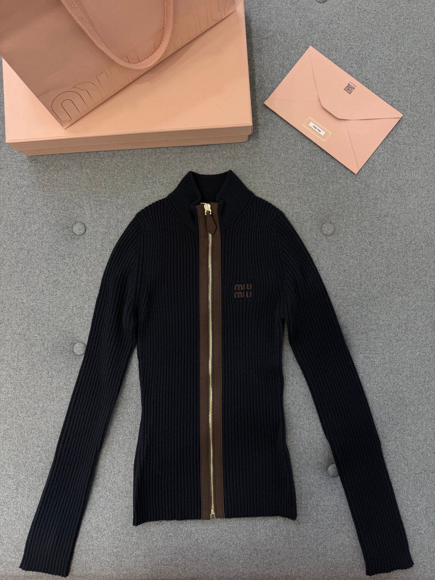 미우미우 캐시미어 가죽 지퍼 가디건