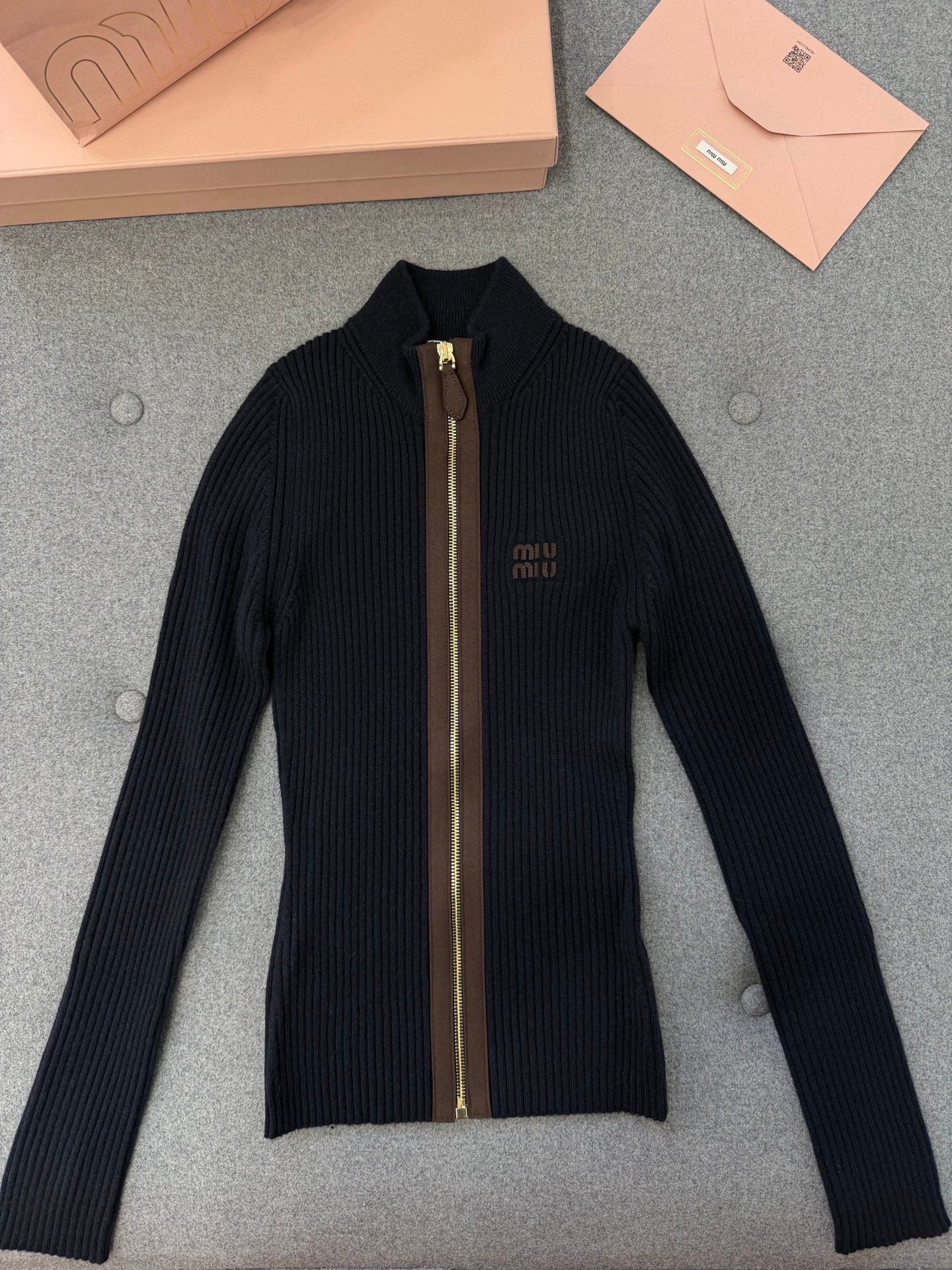 미우미우 캐시미어 가죽 지퍼 가디건