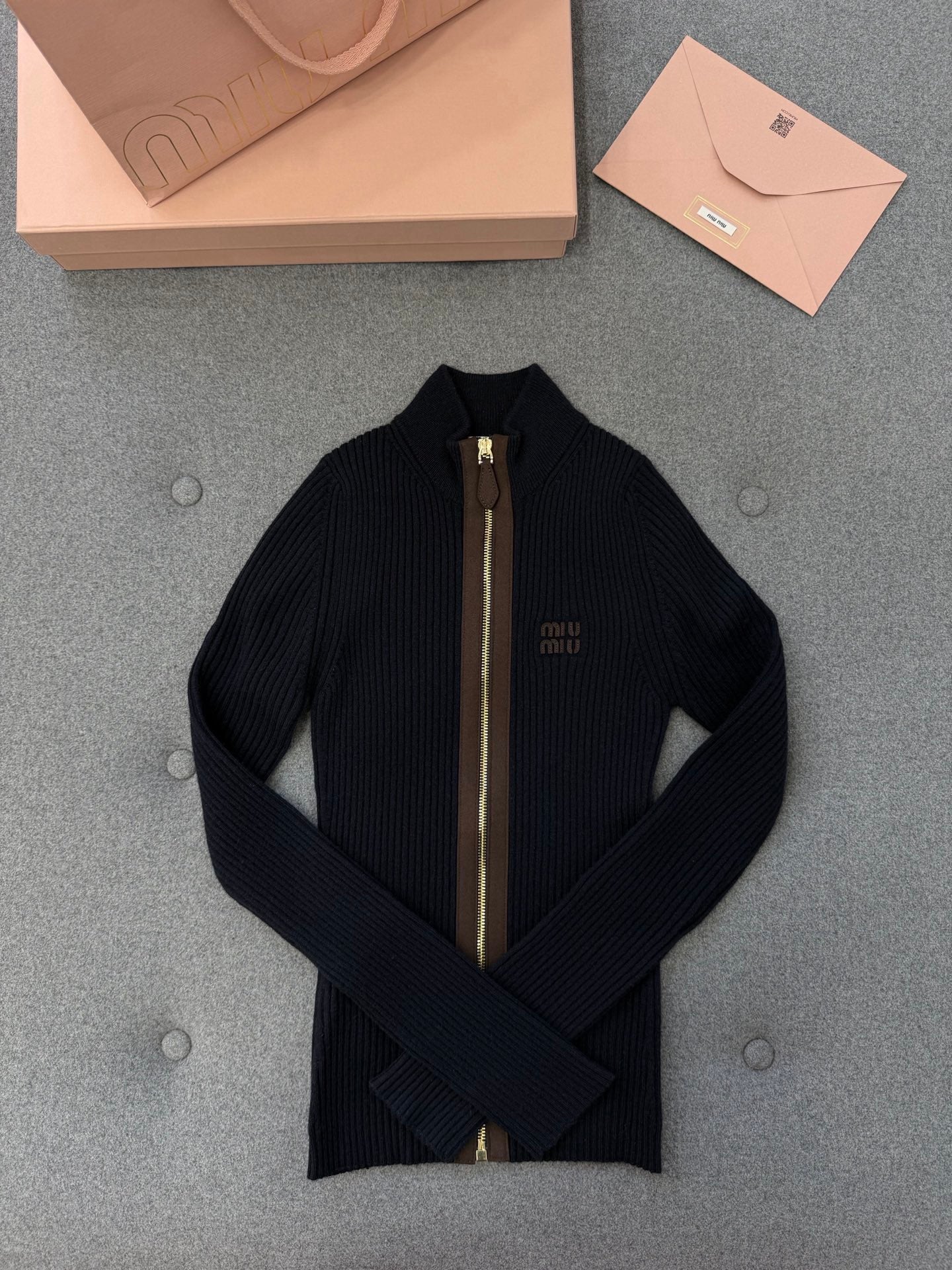 미우미우 캐시미어 가죽 지퍼 가디건